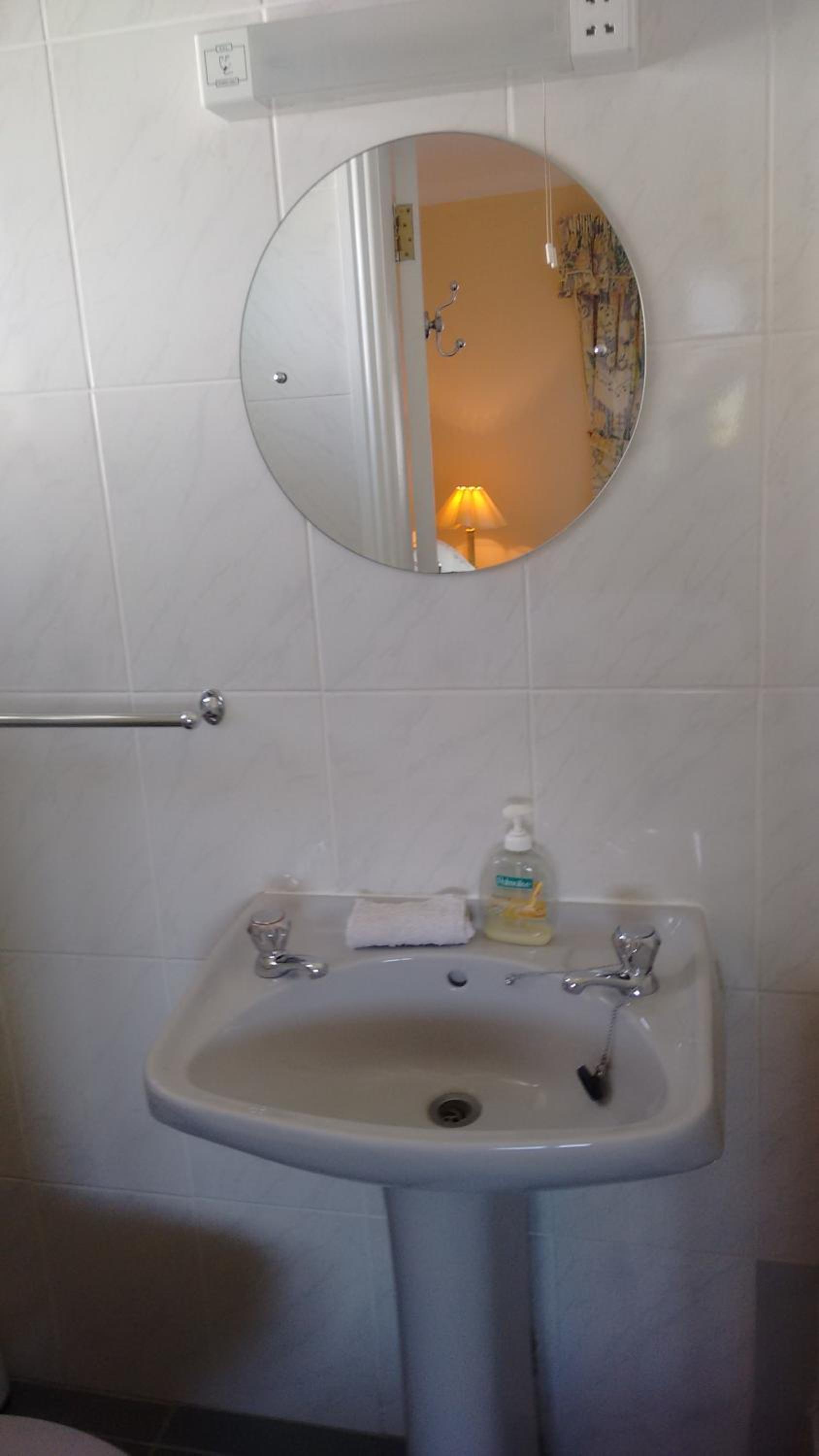 Triple Room with Private Bathroom - Photo 7