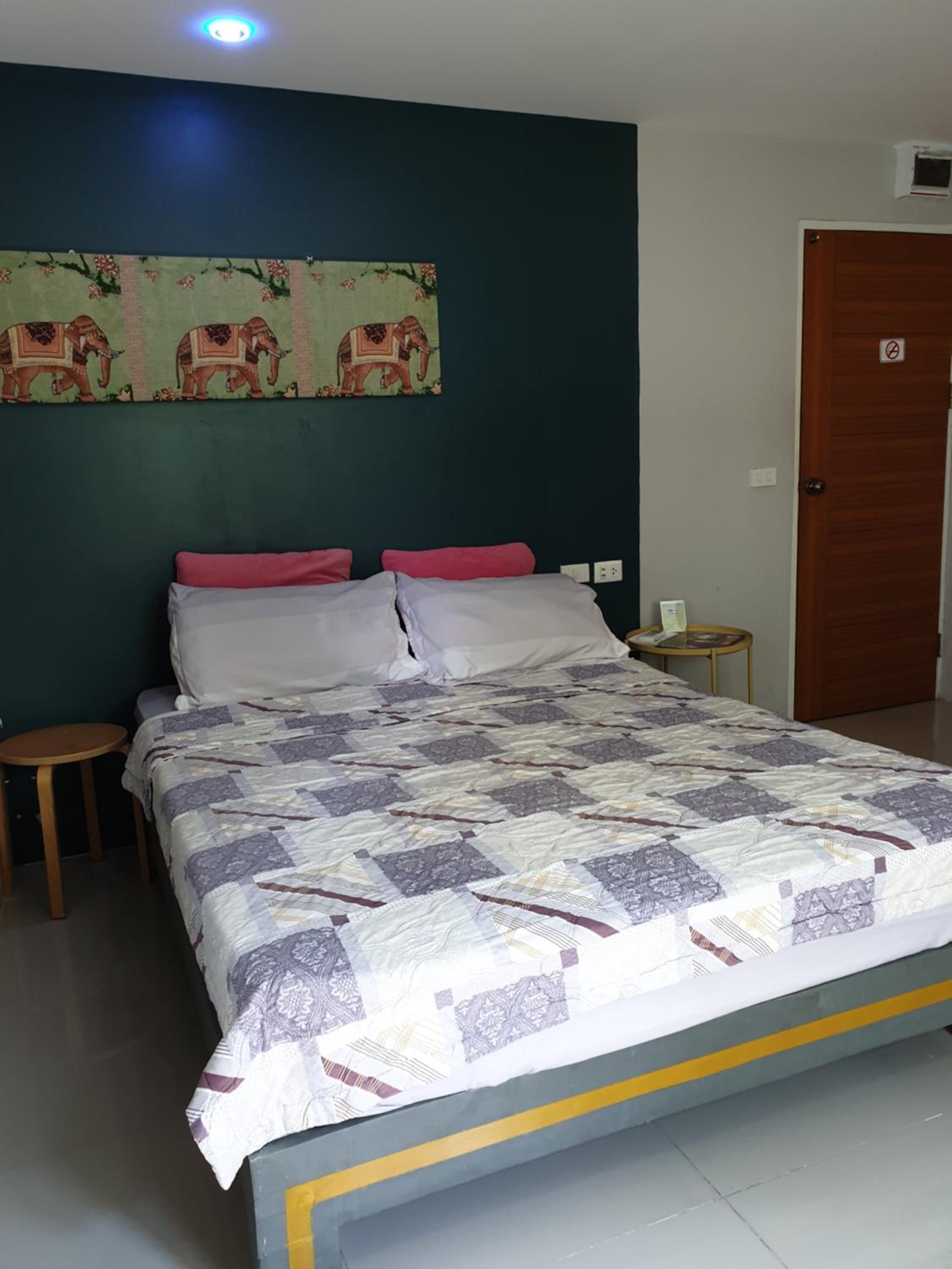 Budget Double Room with Private Bathroom - Photo 16