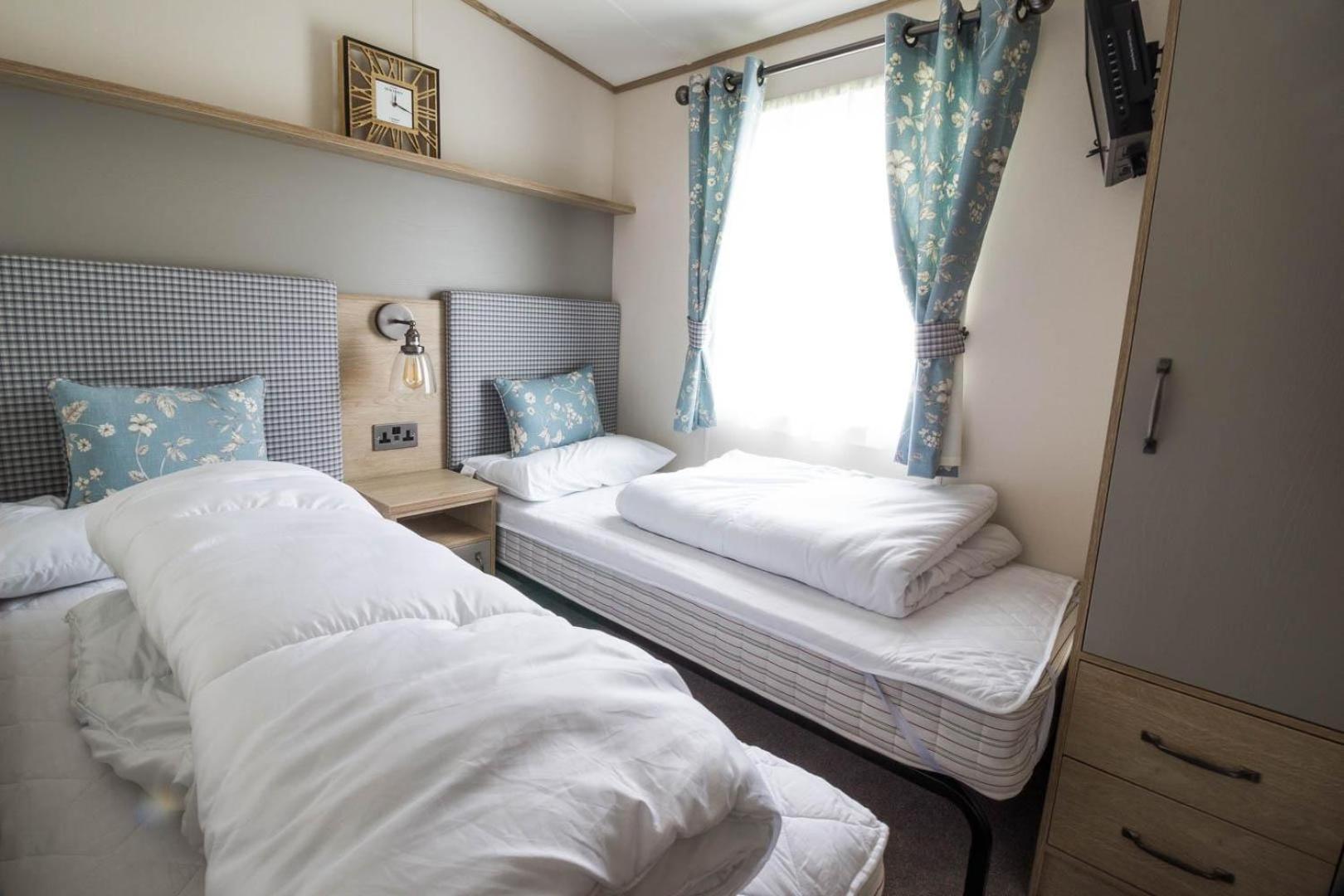 Mobile Home photo 3