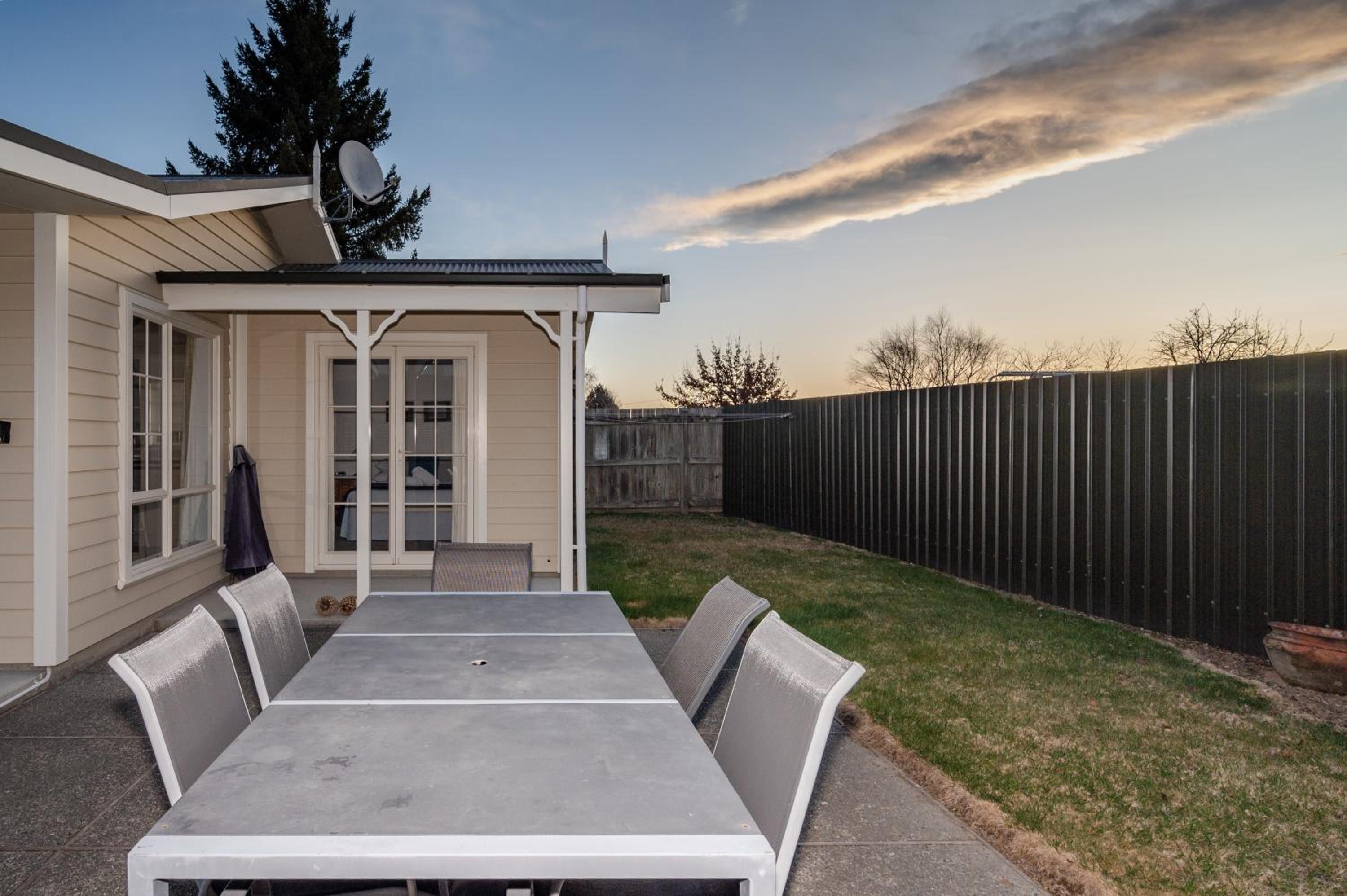 Three-Bedroom House - Photo 10