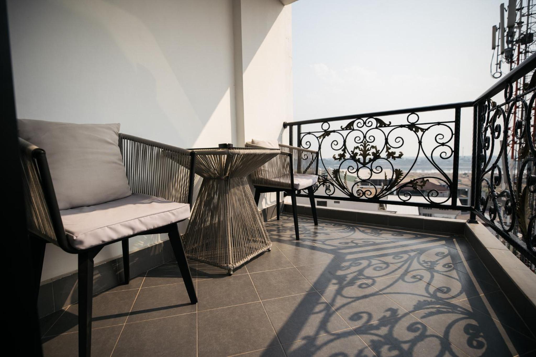 Executive King Room with River View - Non-Smoking - Photo 3