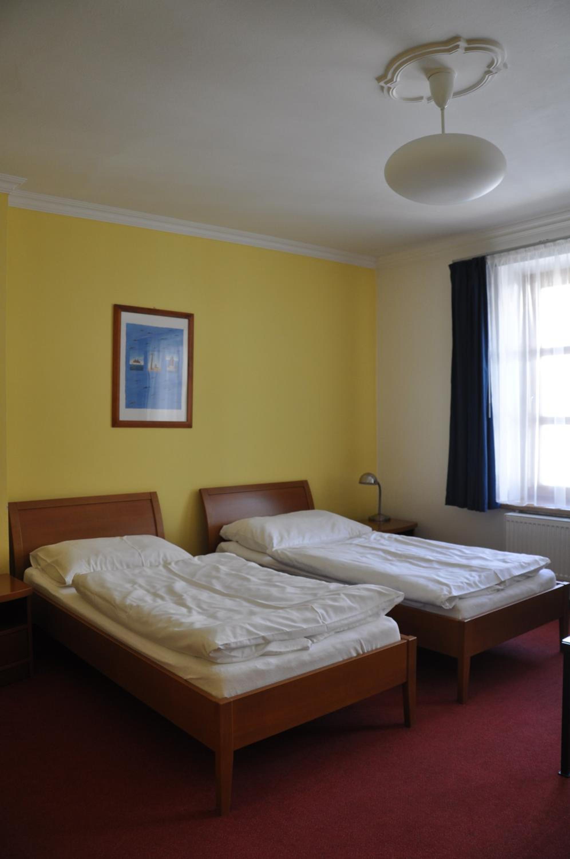 Standard Twin Room - Photo 3
