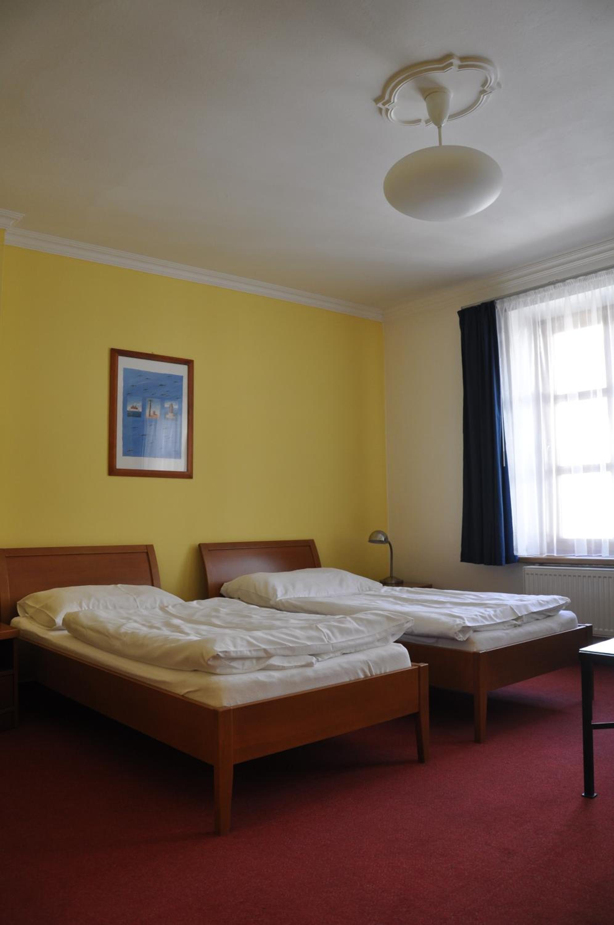 Standard Twin Room - Photo 4