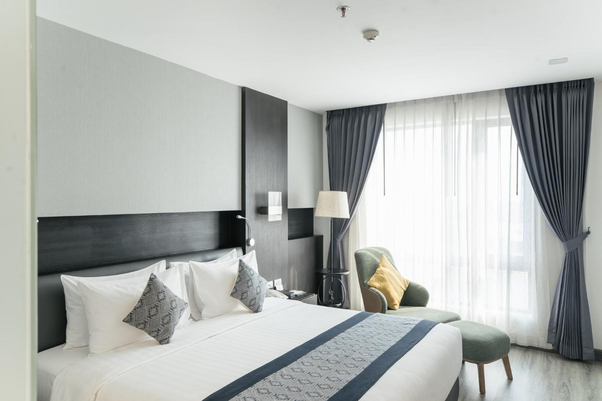Executive King Room with River View - Non-Smoking - Photo 1