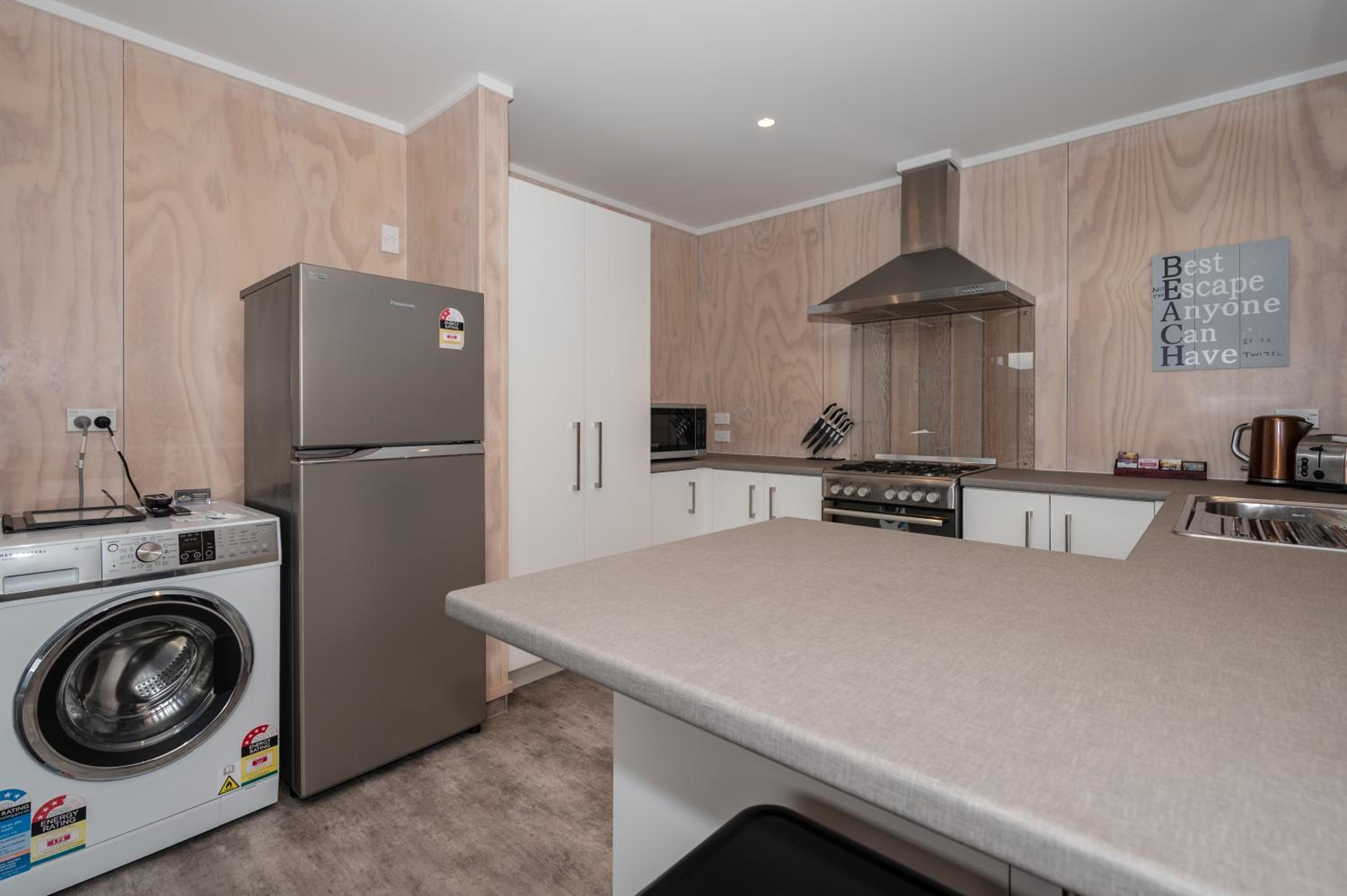 Two-Bedroom House - Photo 2