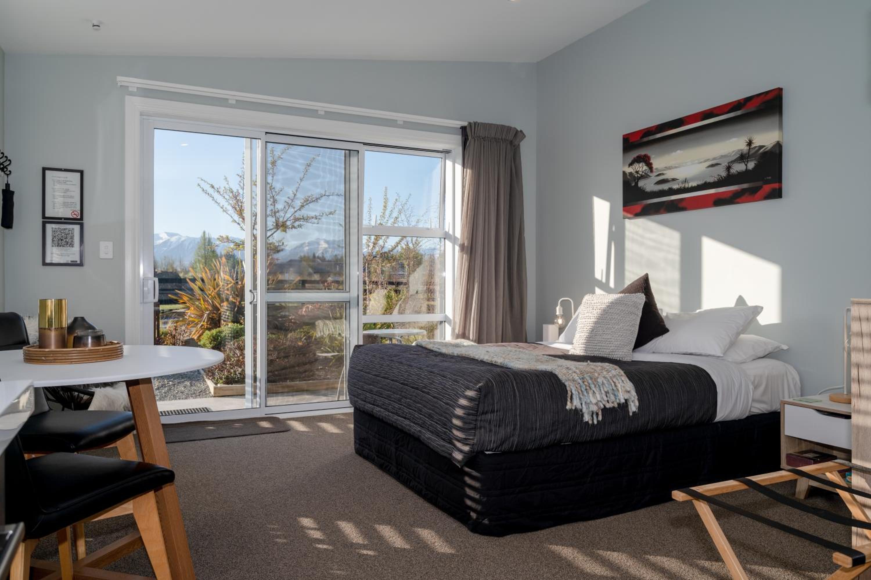 One-Bedroom House - Photo 2