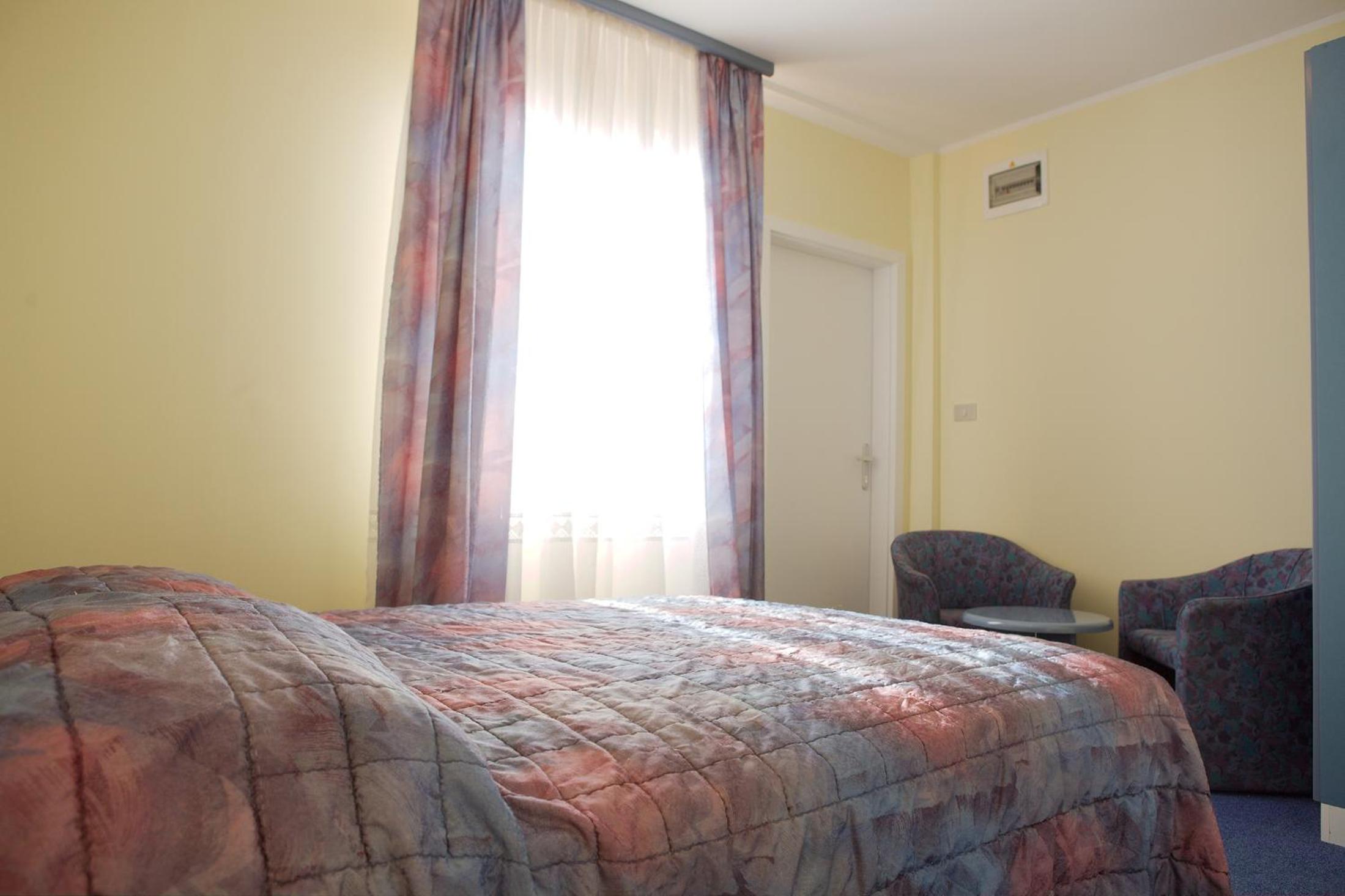 Double or Twin Room photo 2