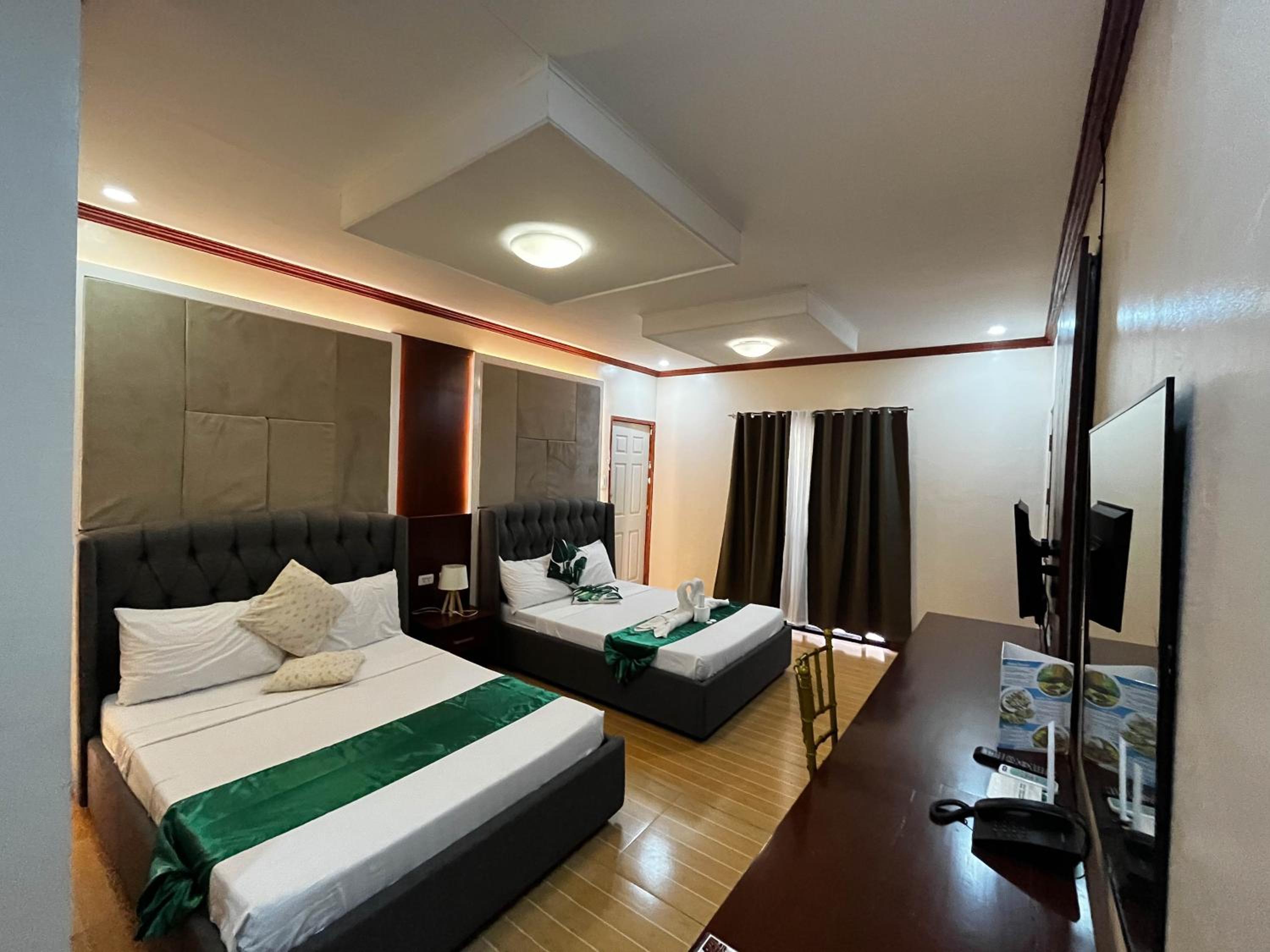 Deluxe Queen Room - Photo 3