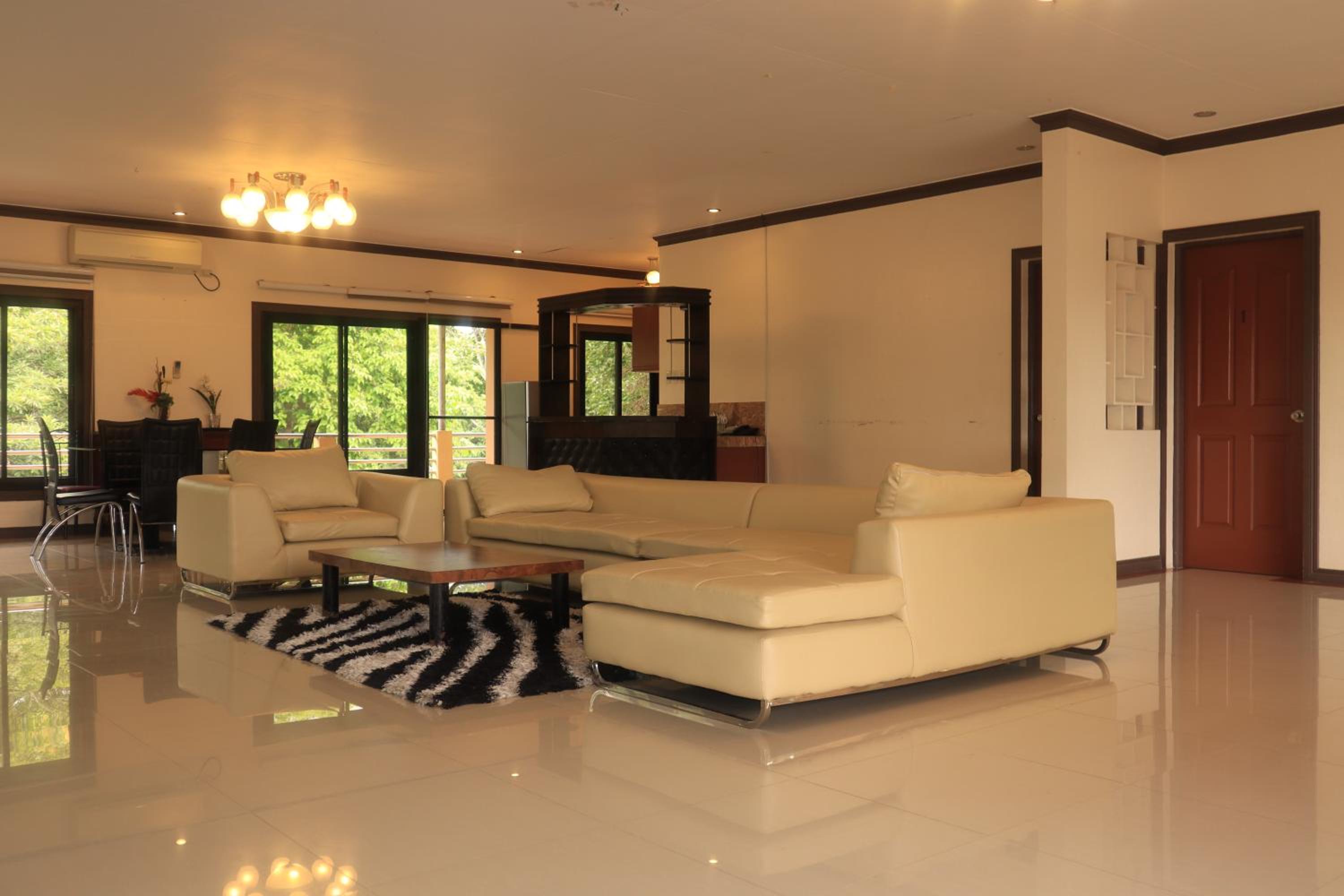 Family Room - Photo 3