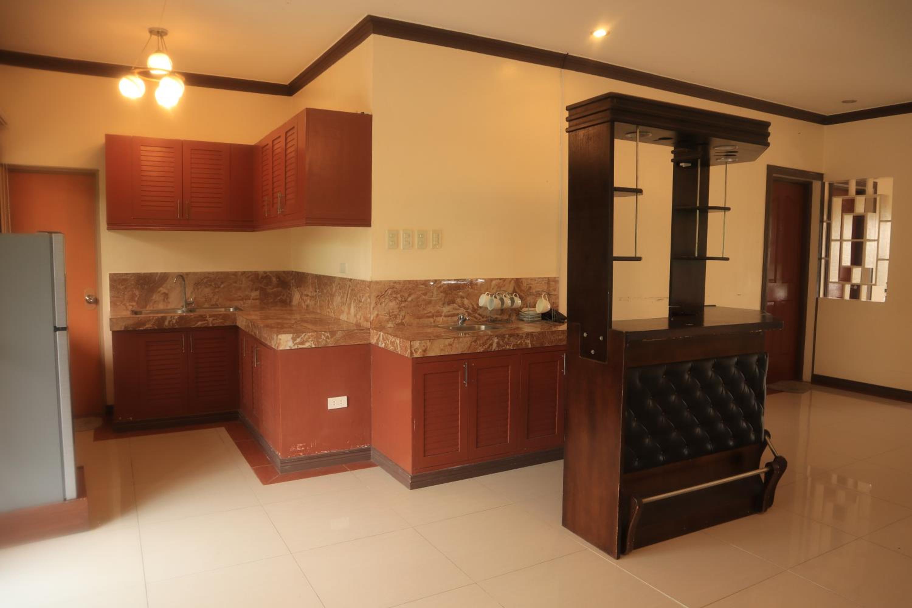 Family Room - Photo 2