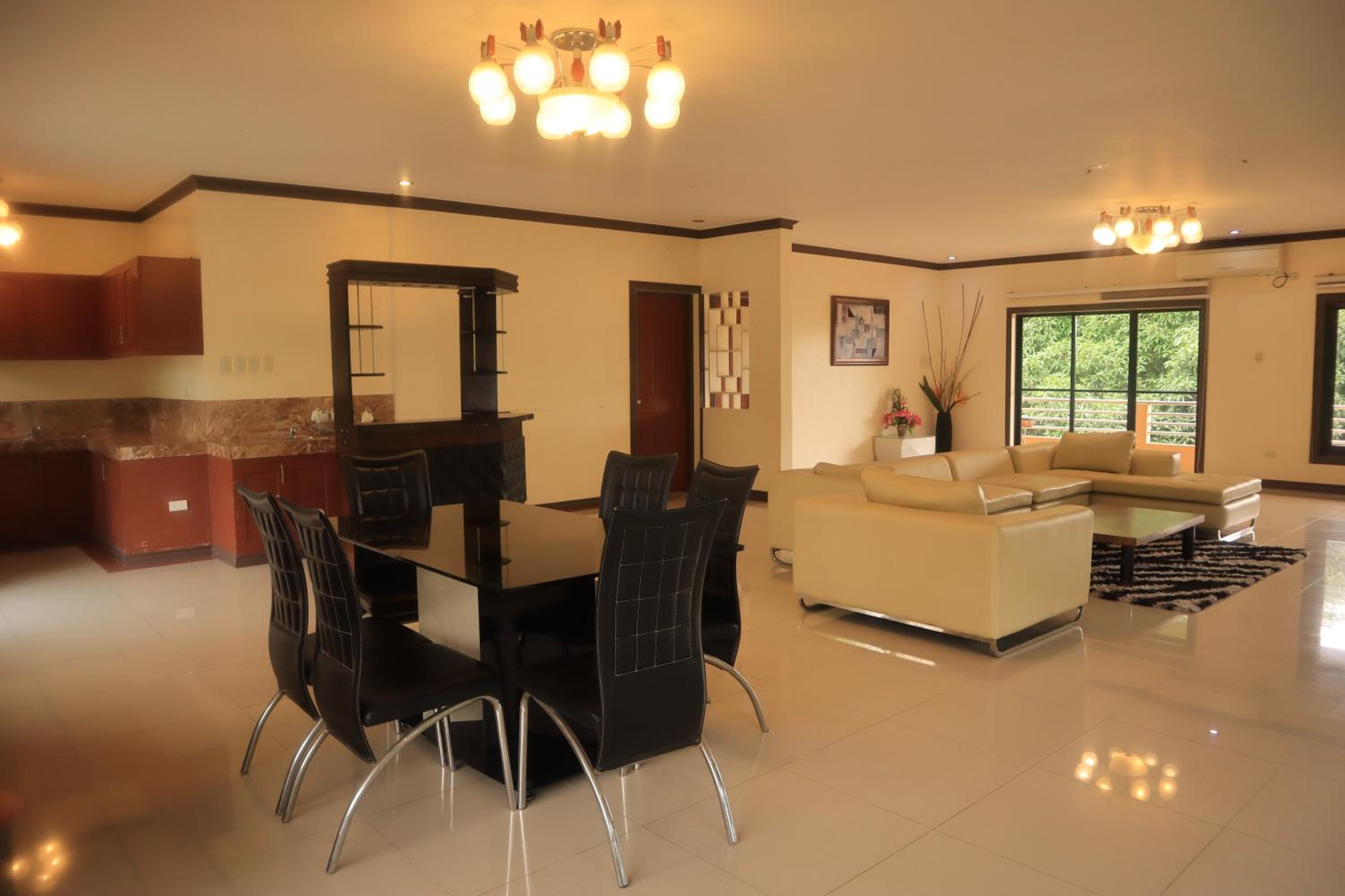 Family Room - Photo 6