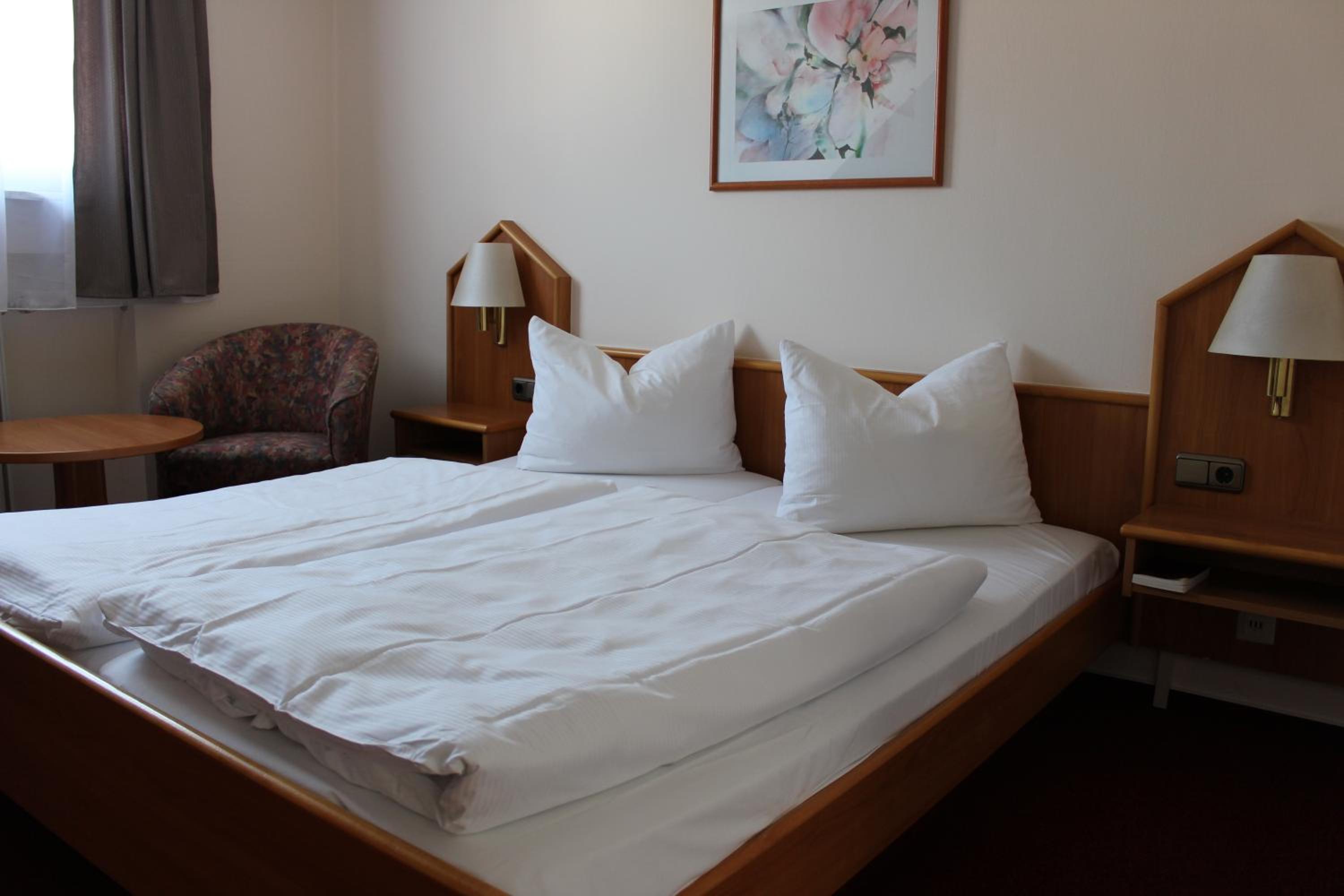 Double Room with Balcony - Photo 3