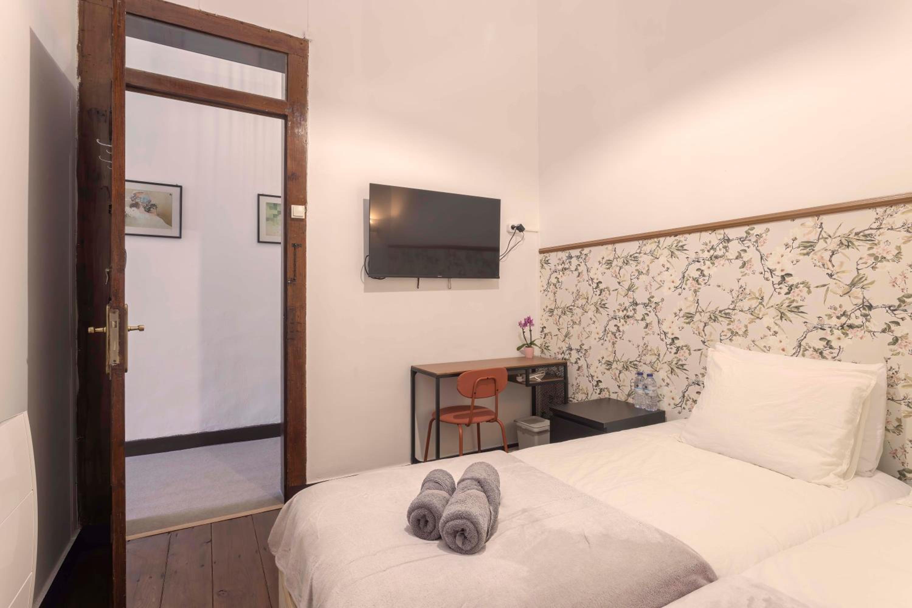 Double or Twin Room with Shared Bathroom photo 1