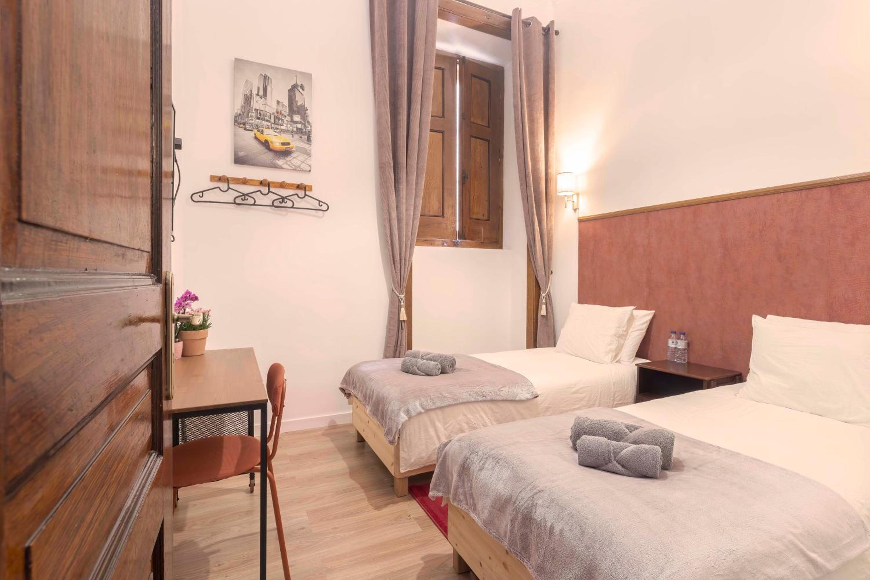 Double or Twin Room with Shared Bathroom photo 1