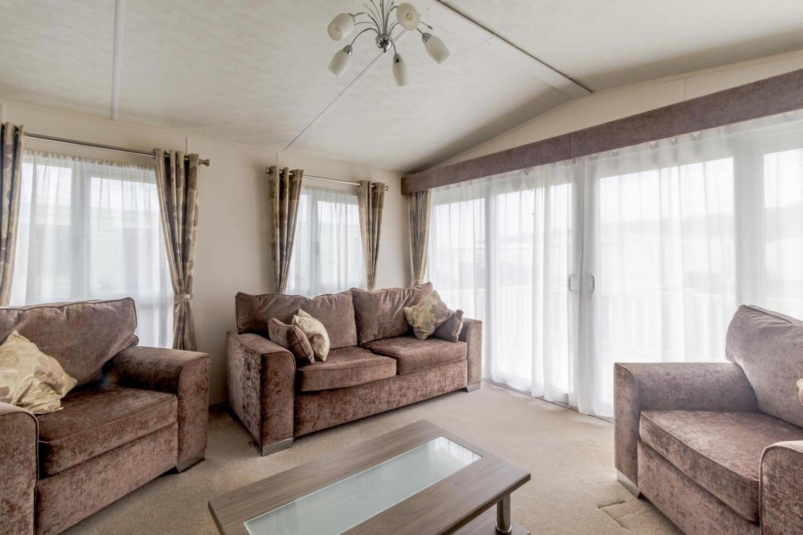 Mobile Home photo 2
