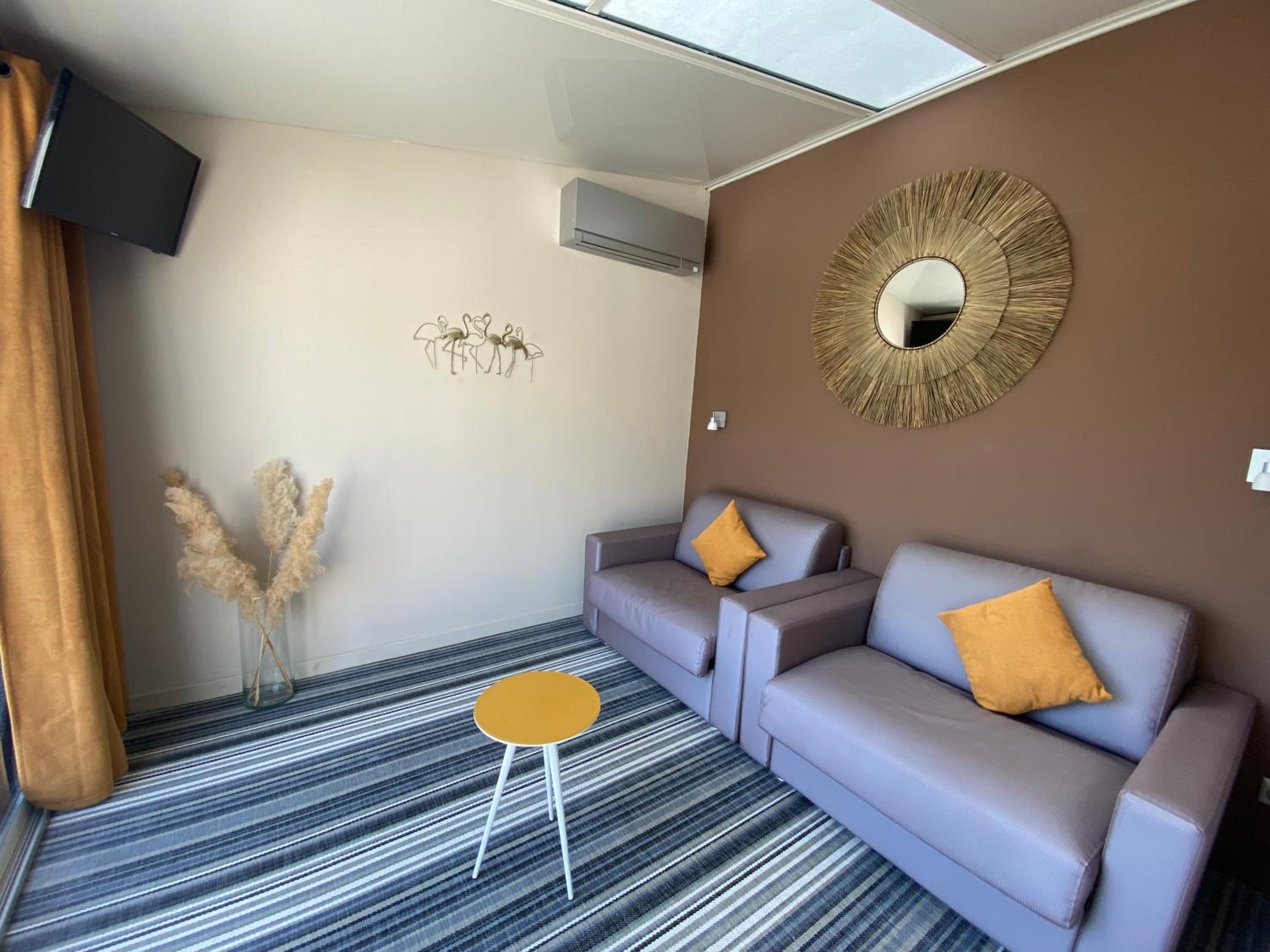 Family Room with Terrace photo 3
