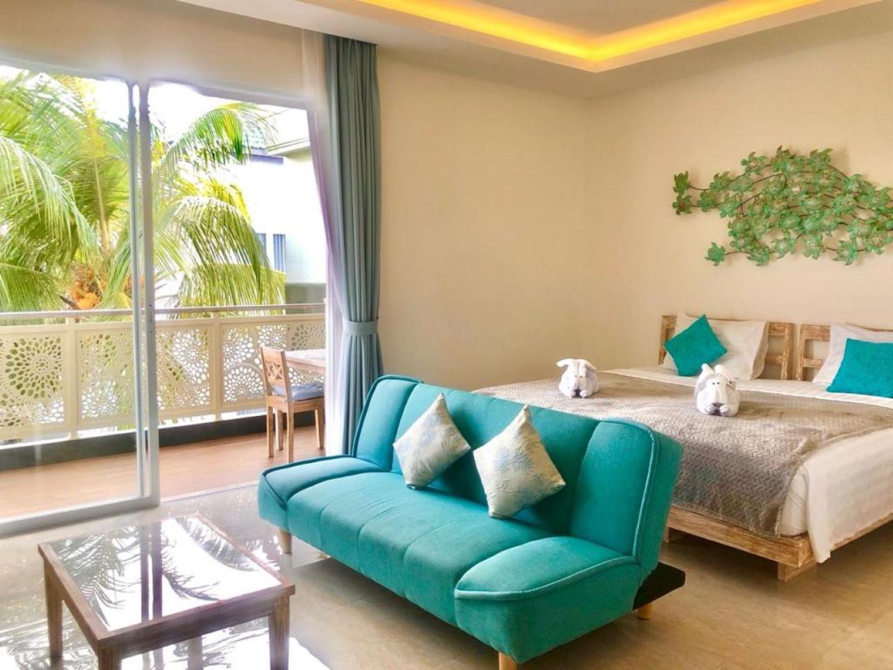 Suite with Pool View - Photo 42