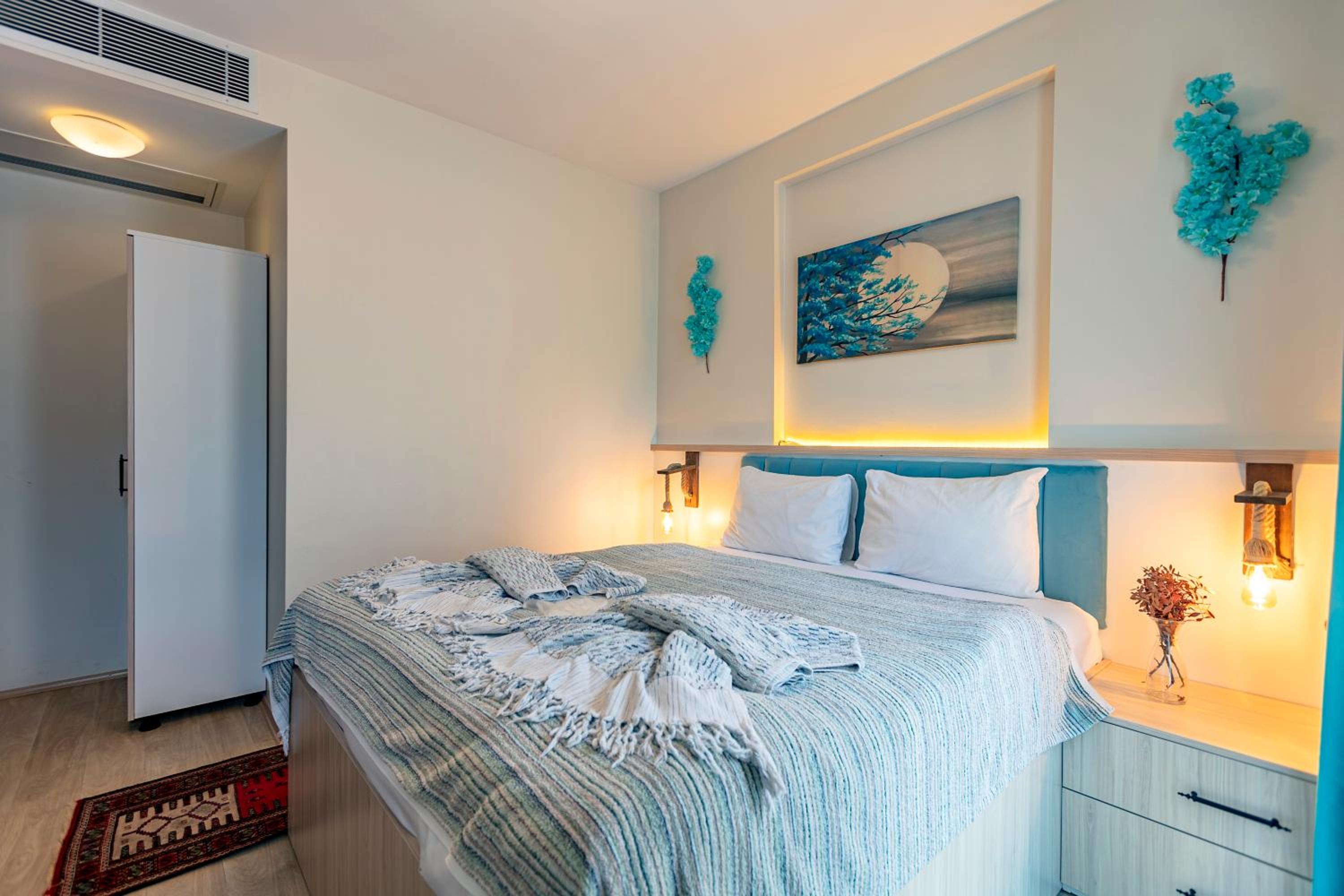 Deluxe Double Room with French Balcony photo 2