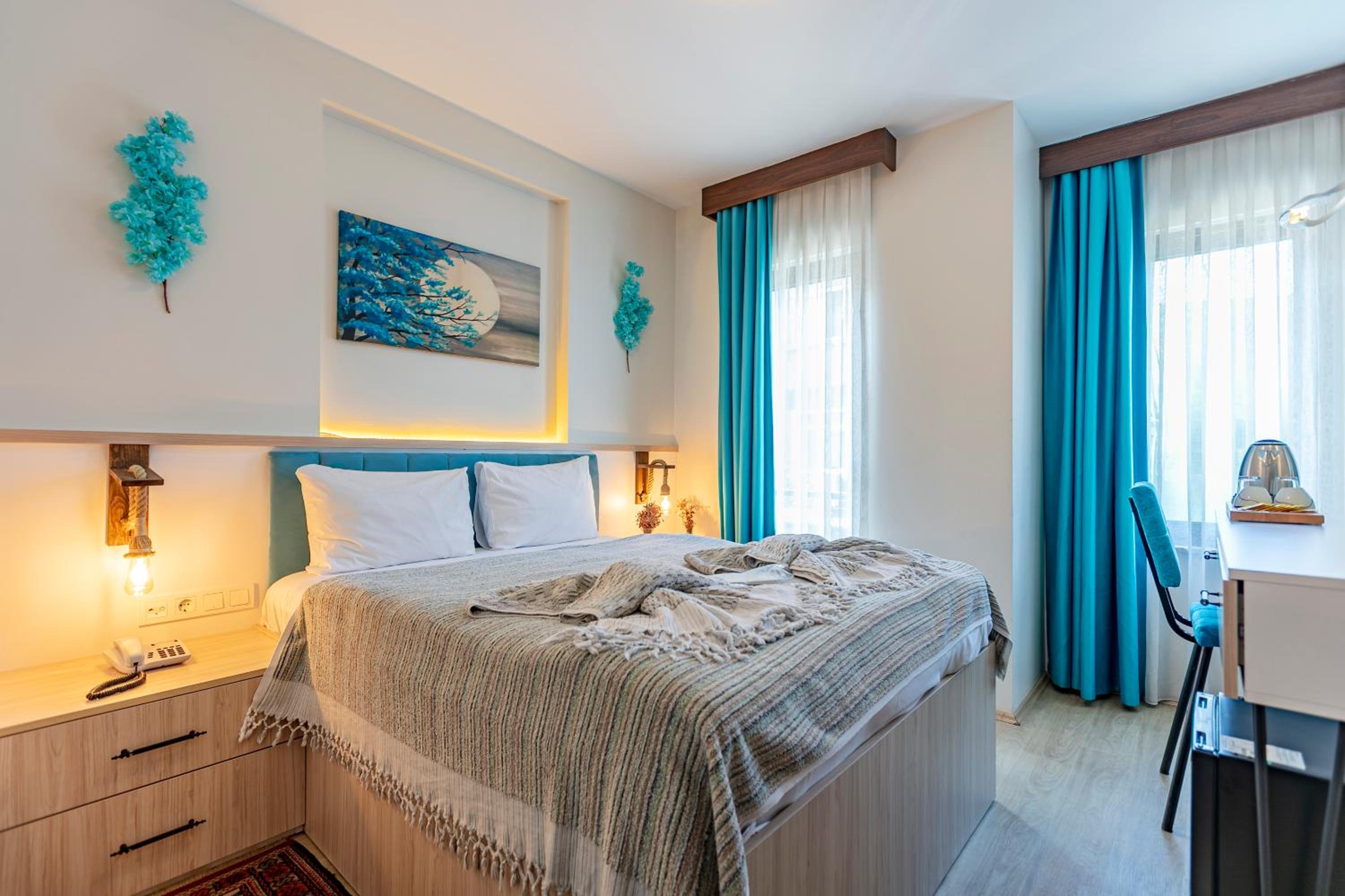 Deluxe Double Room with French Balcony photo 1