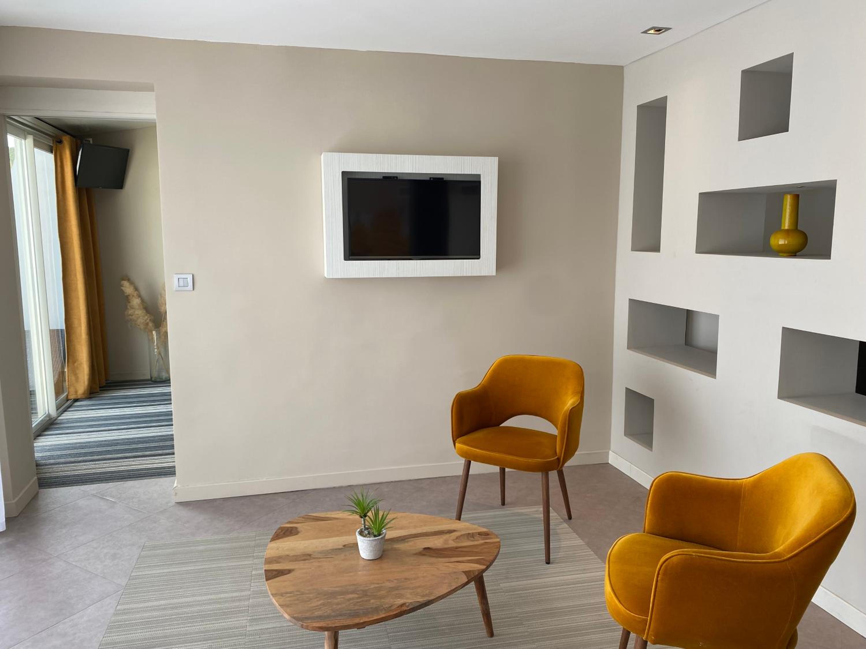 Family Room with Terrace photo 1
