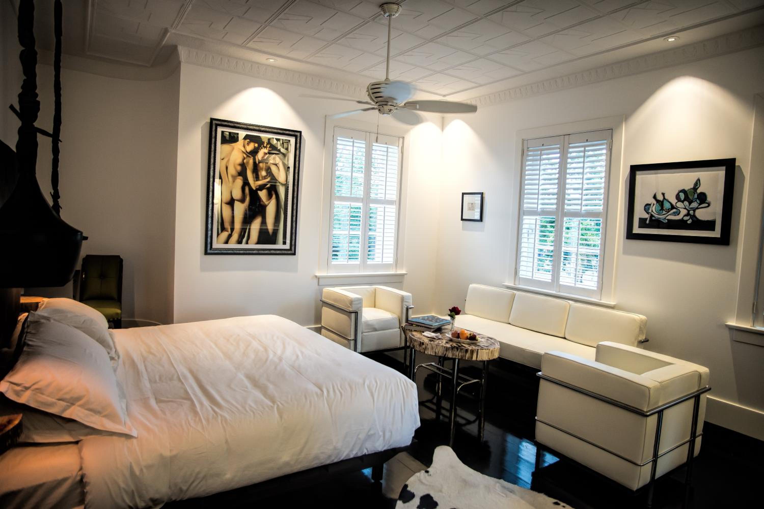 Deluxe King Suite photo 1