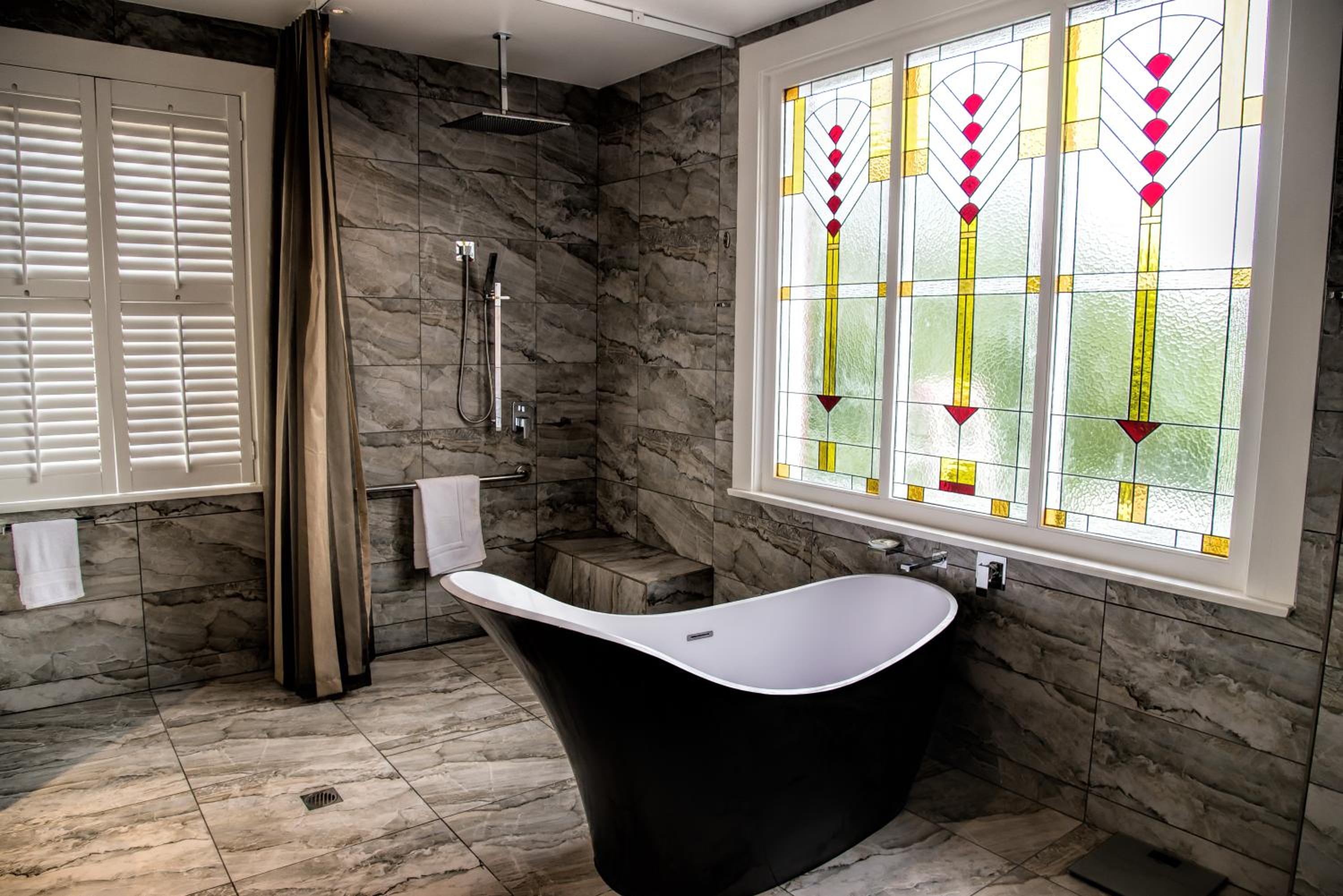 Deluxe King Suite photo 3