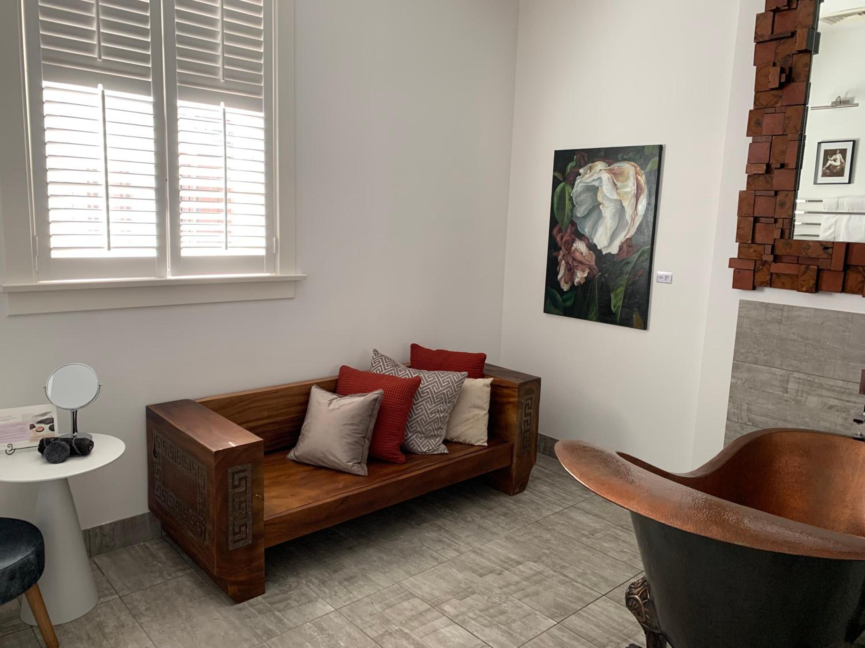 Deluxe King Suite photo 3