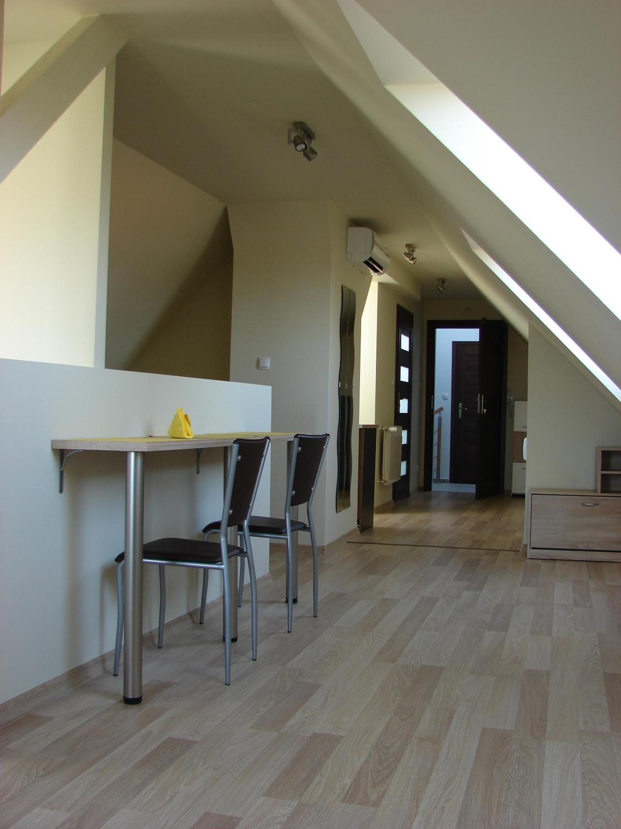 Apartment with Mountain View - Photo 5