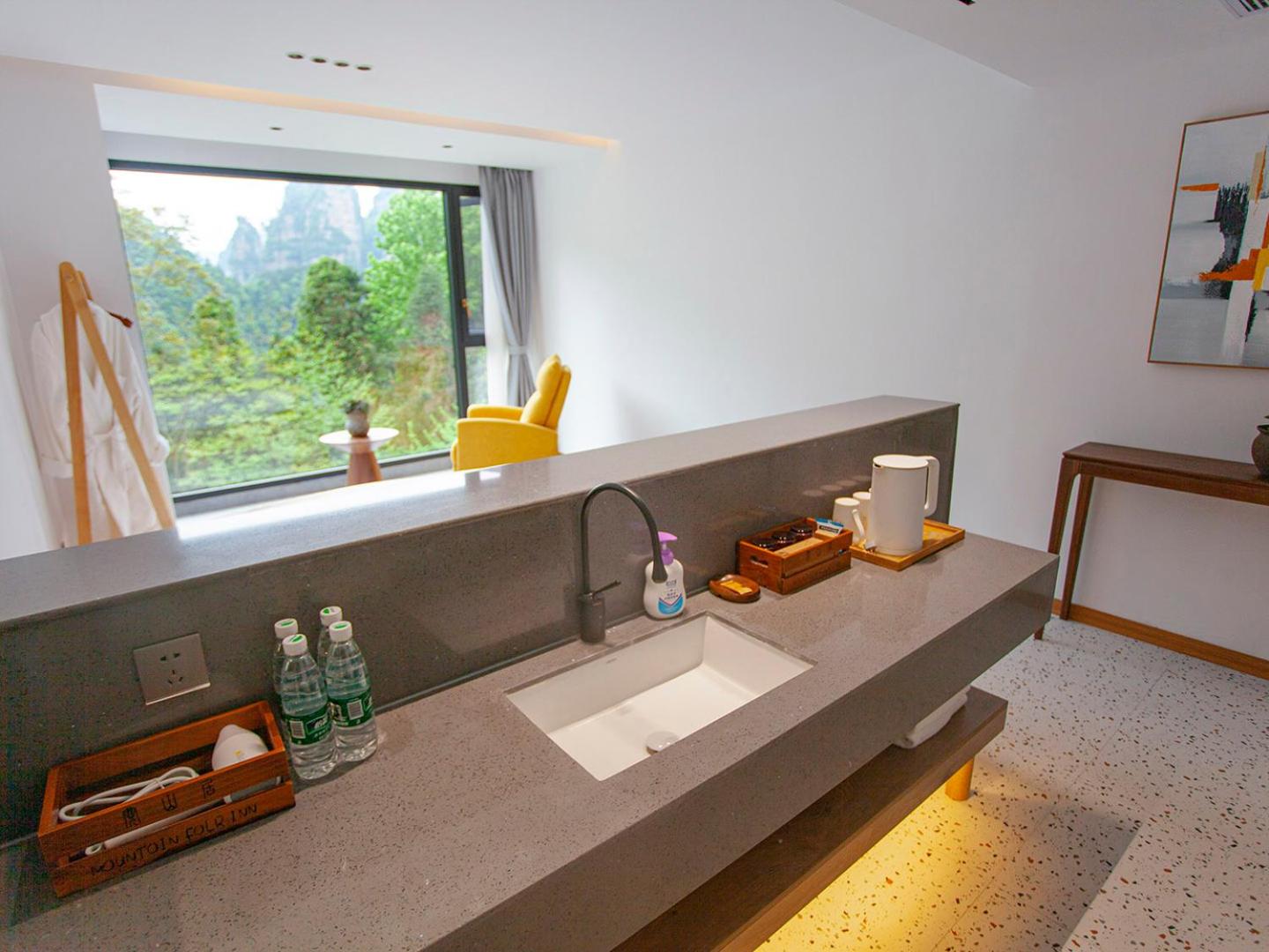 Suite With Mountain View photo 3