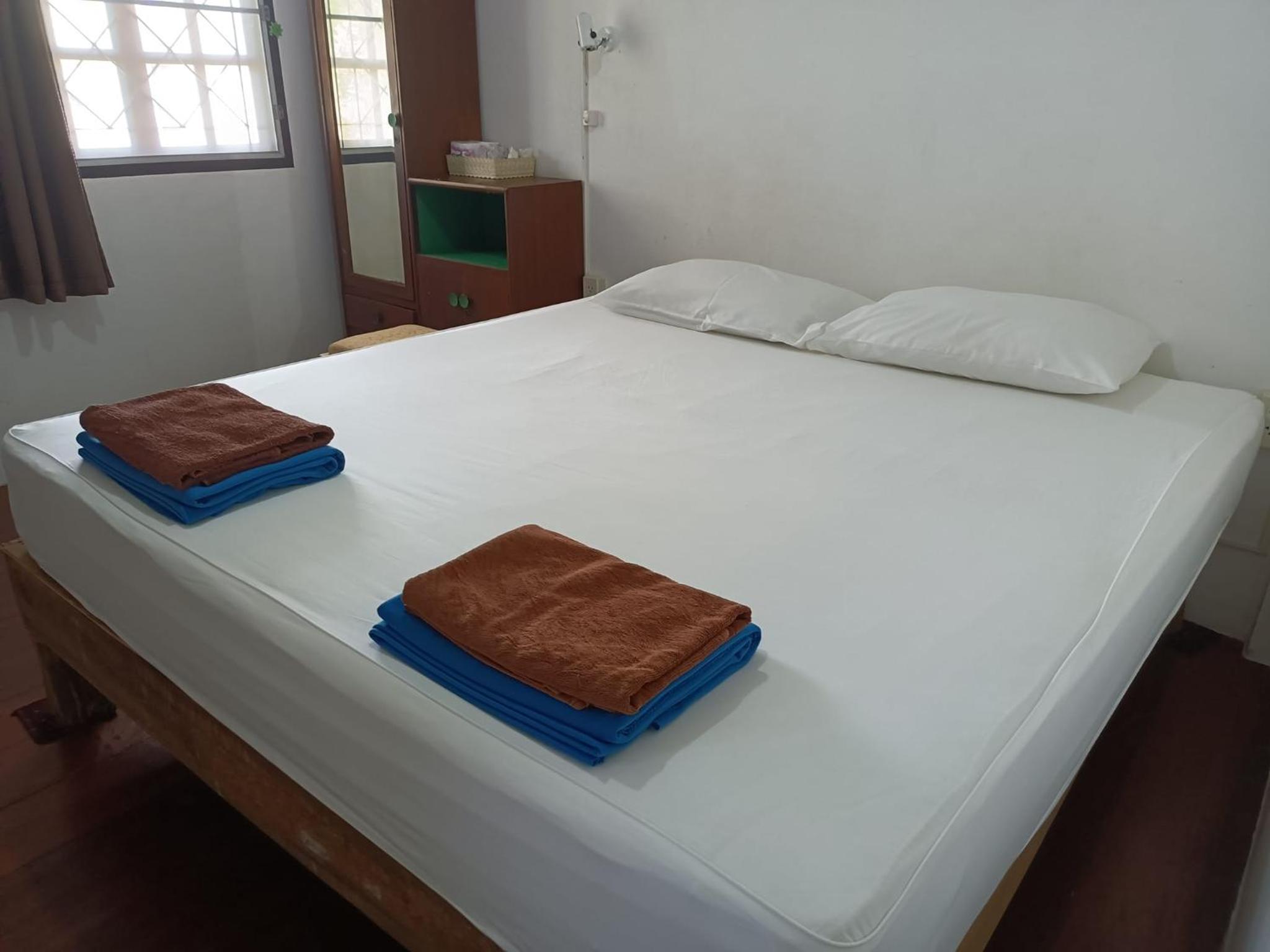 Bungalow Double Room with Air-Conditioning photo 3