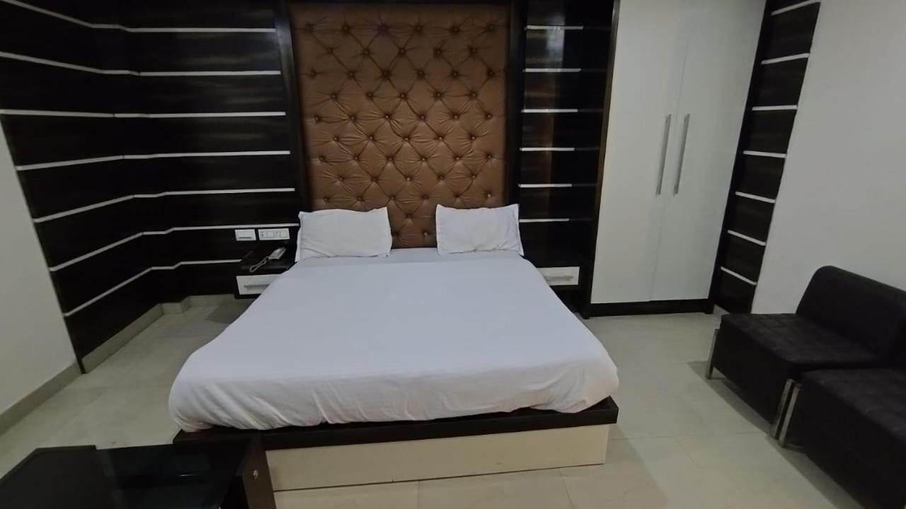 Deluxe King Suite photo 3