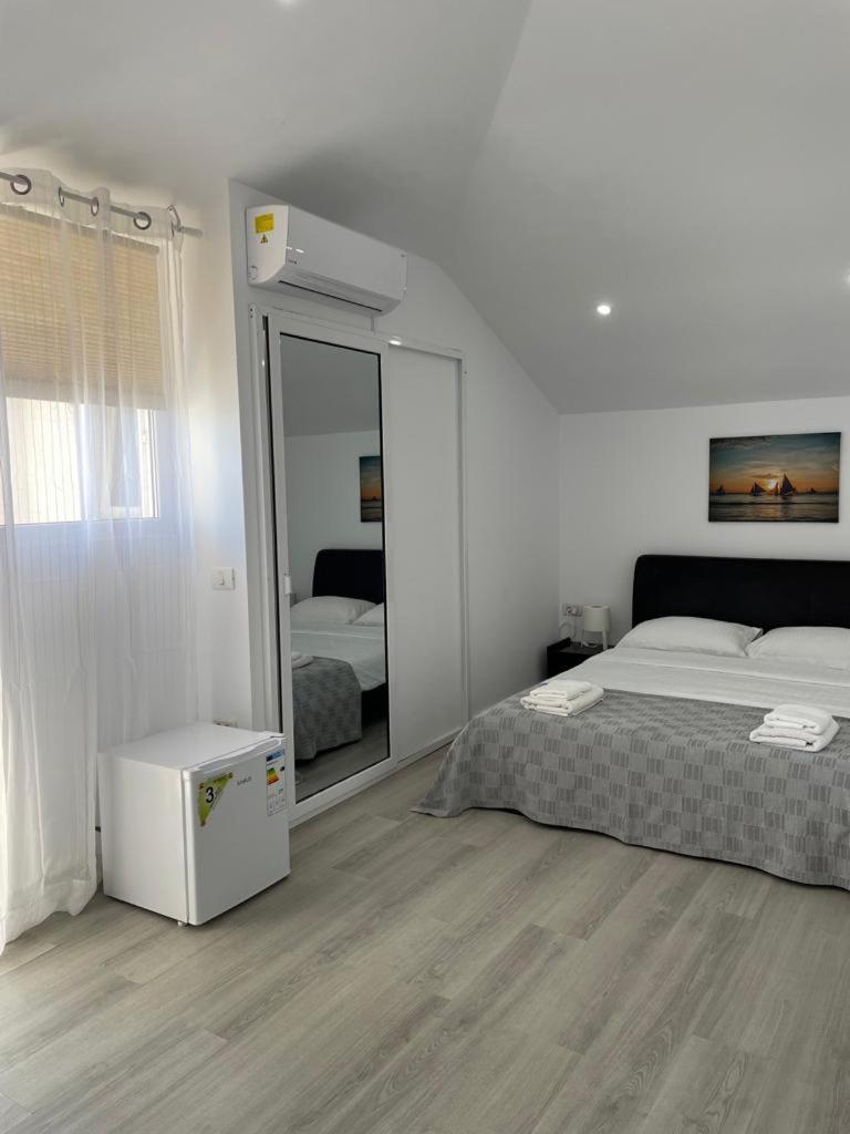 Large Double Room photo 1