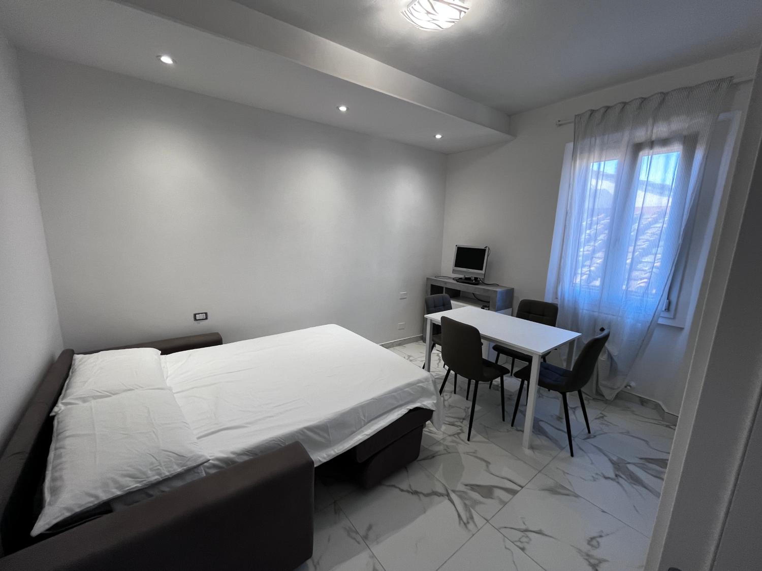 One-Bedroom Apartment photo 3