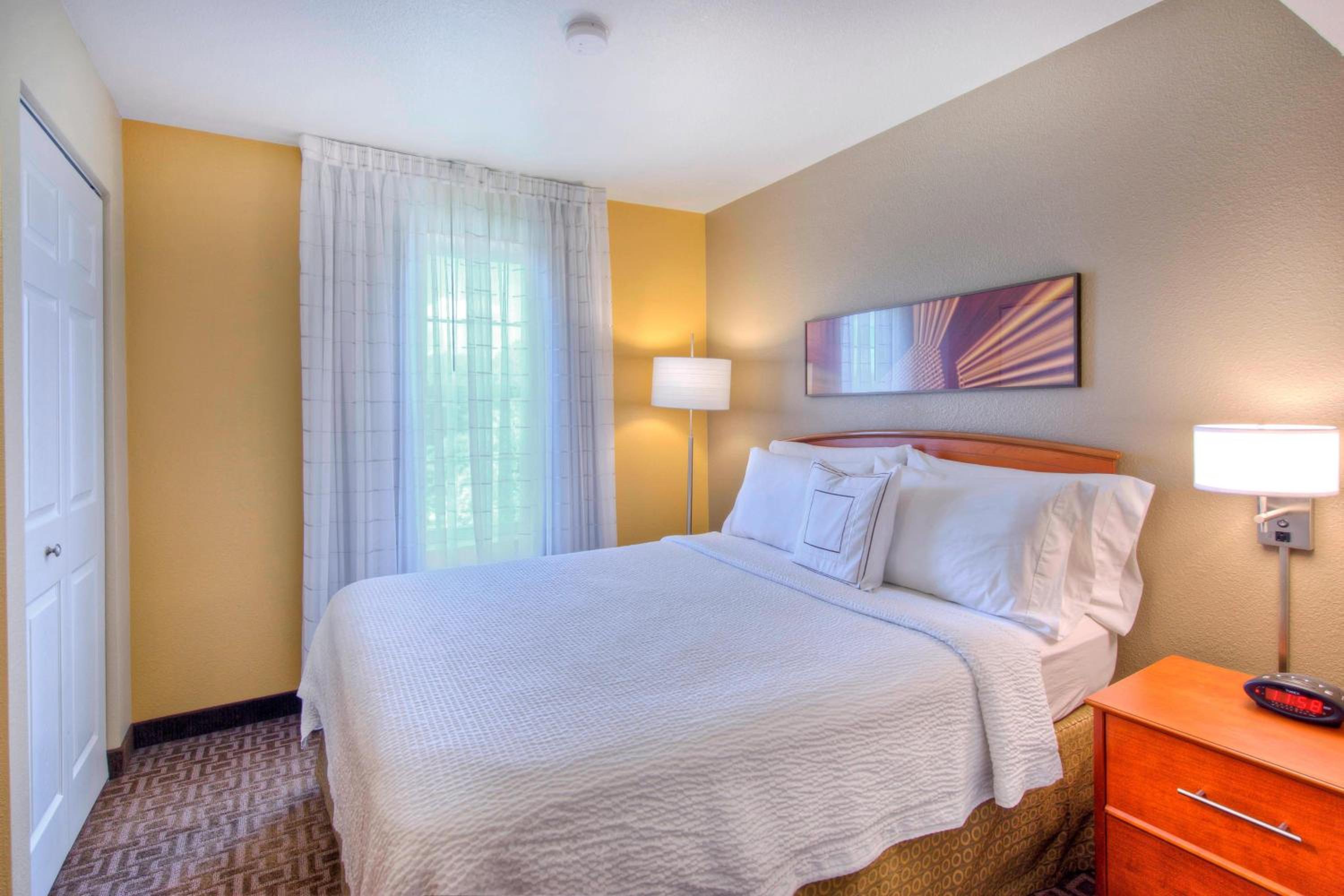 Two-Bedroom Suite - Photo 2