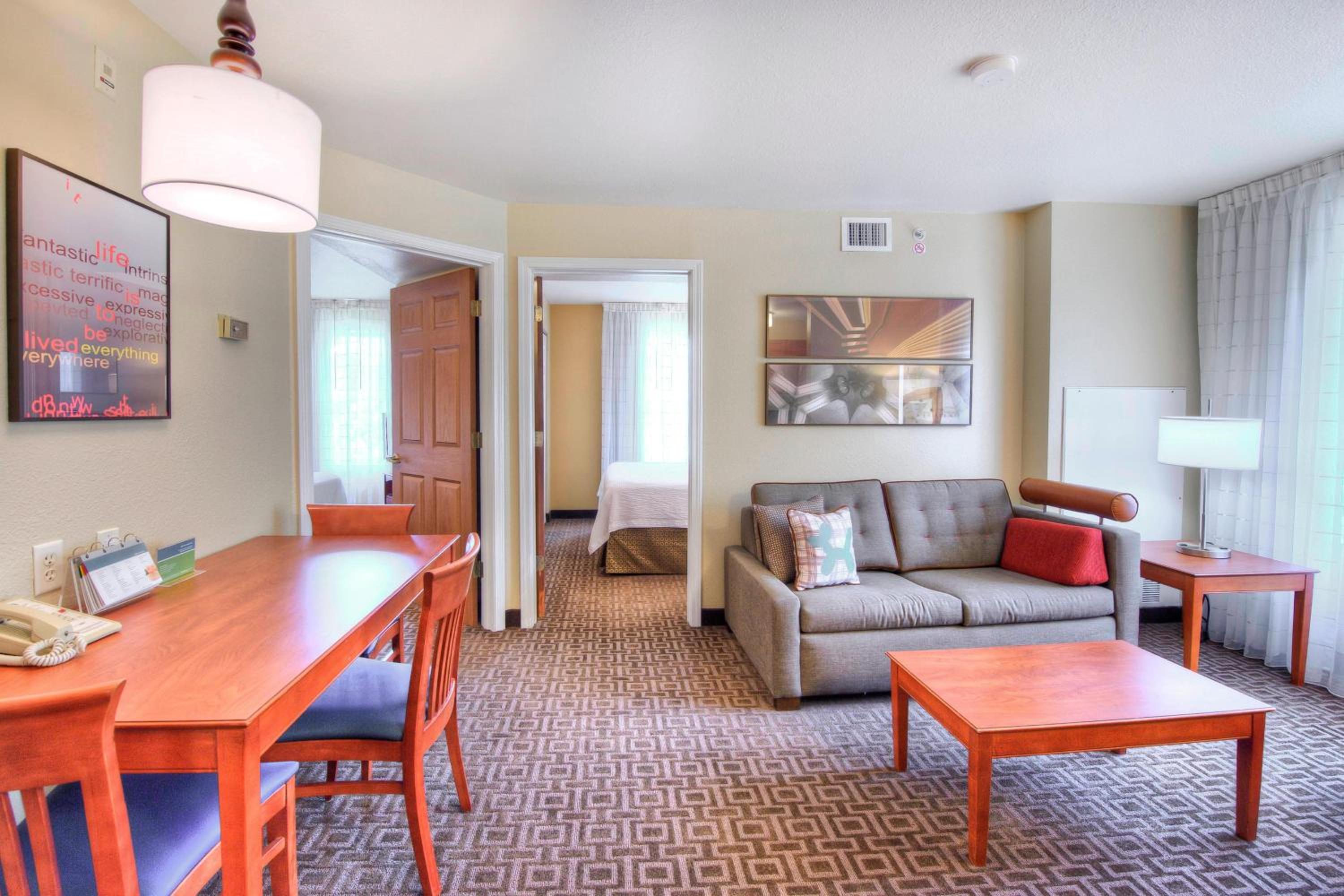 Two-Bedroom Suite - Photo 4