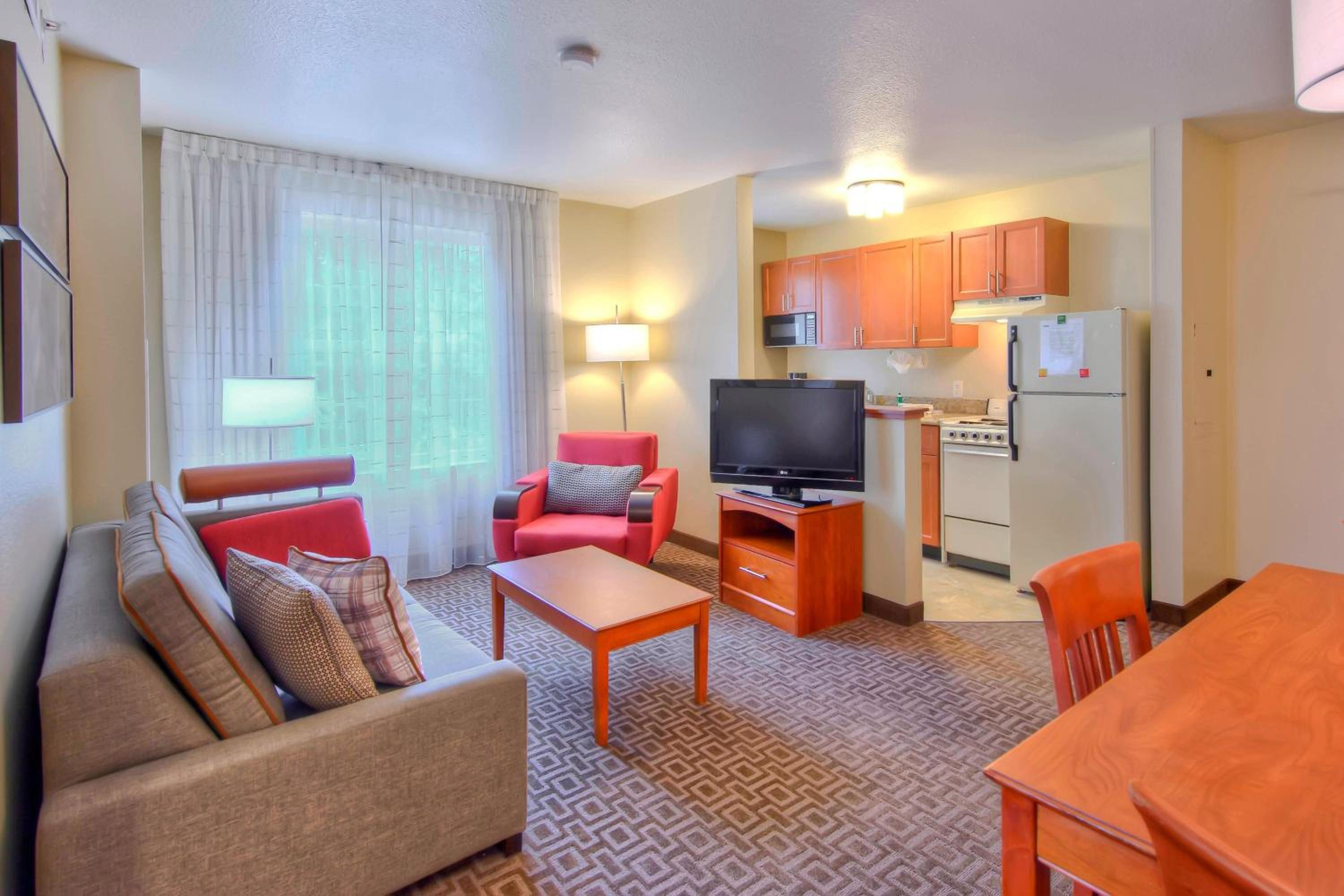 Two-Bedroom Suite - Photo 5