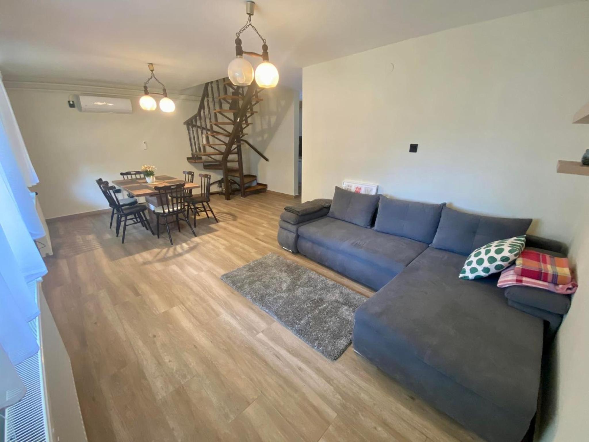 Apartment - Split Level photo 1