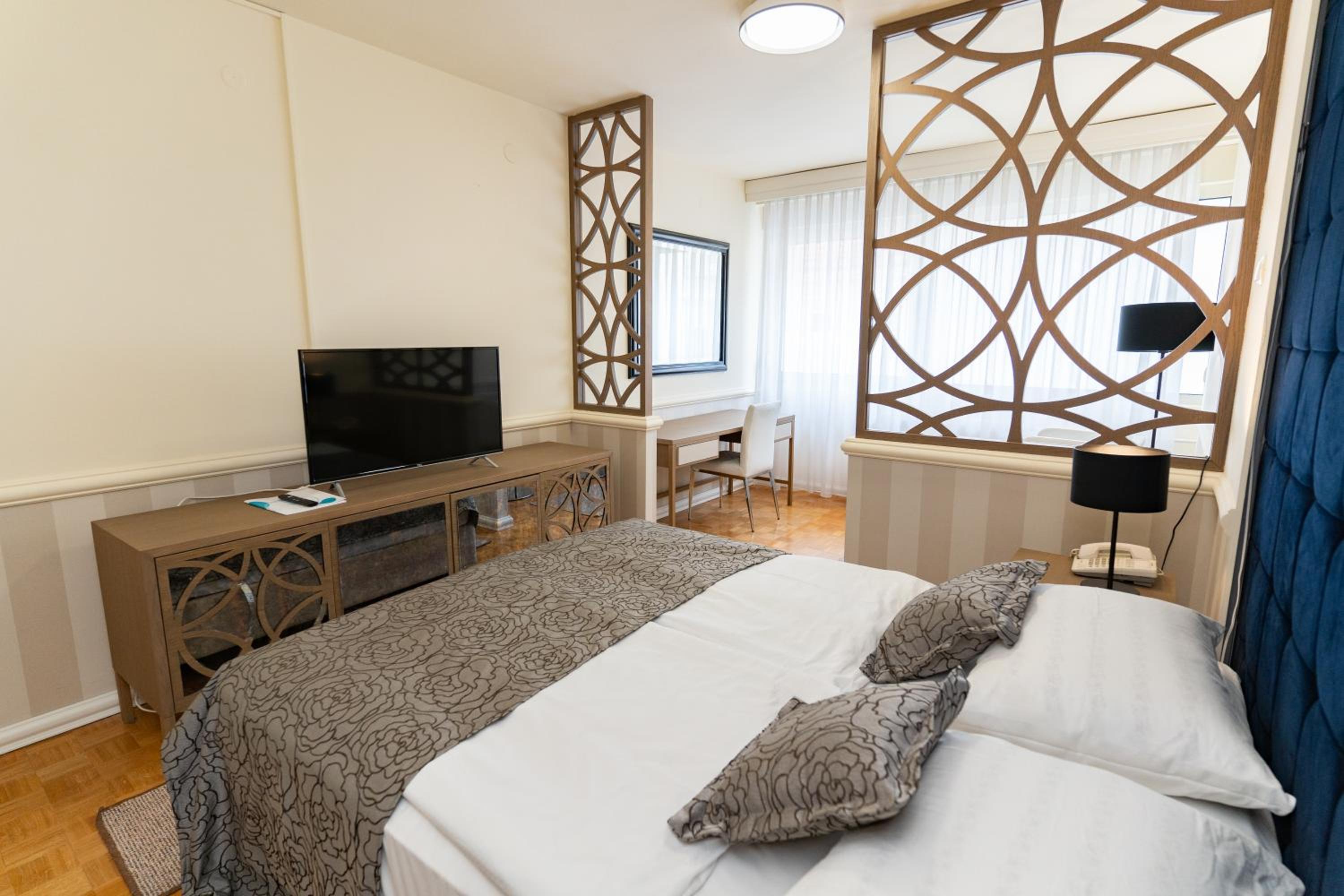 Superior Deluxe Double or Twin Room  photo 3