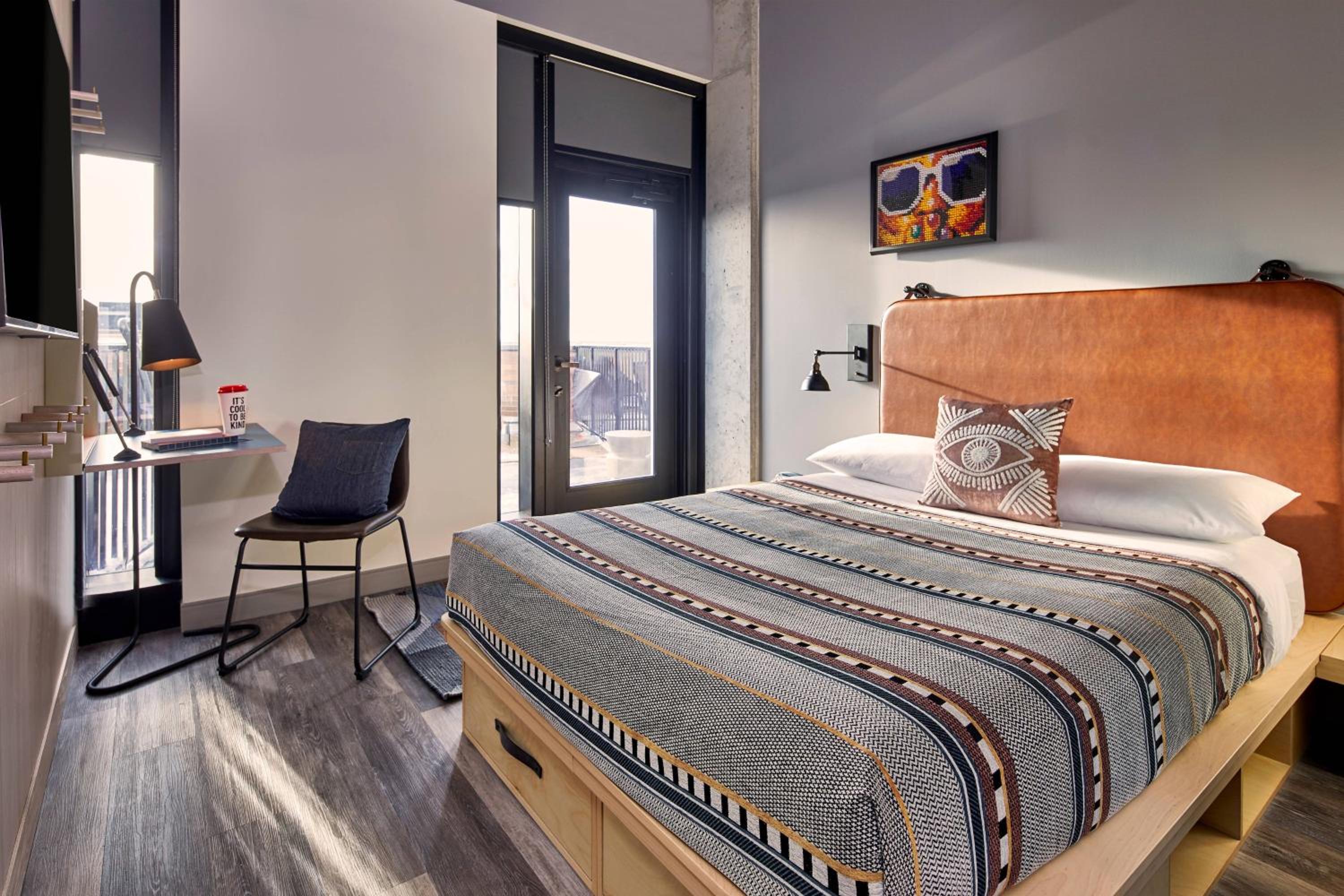 Queen Room with Balcony and Roll-In Shower - Mobility Access