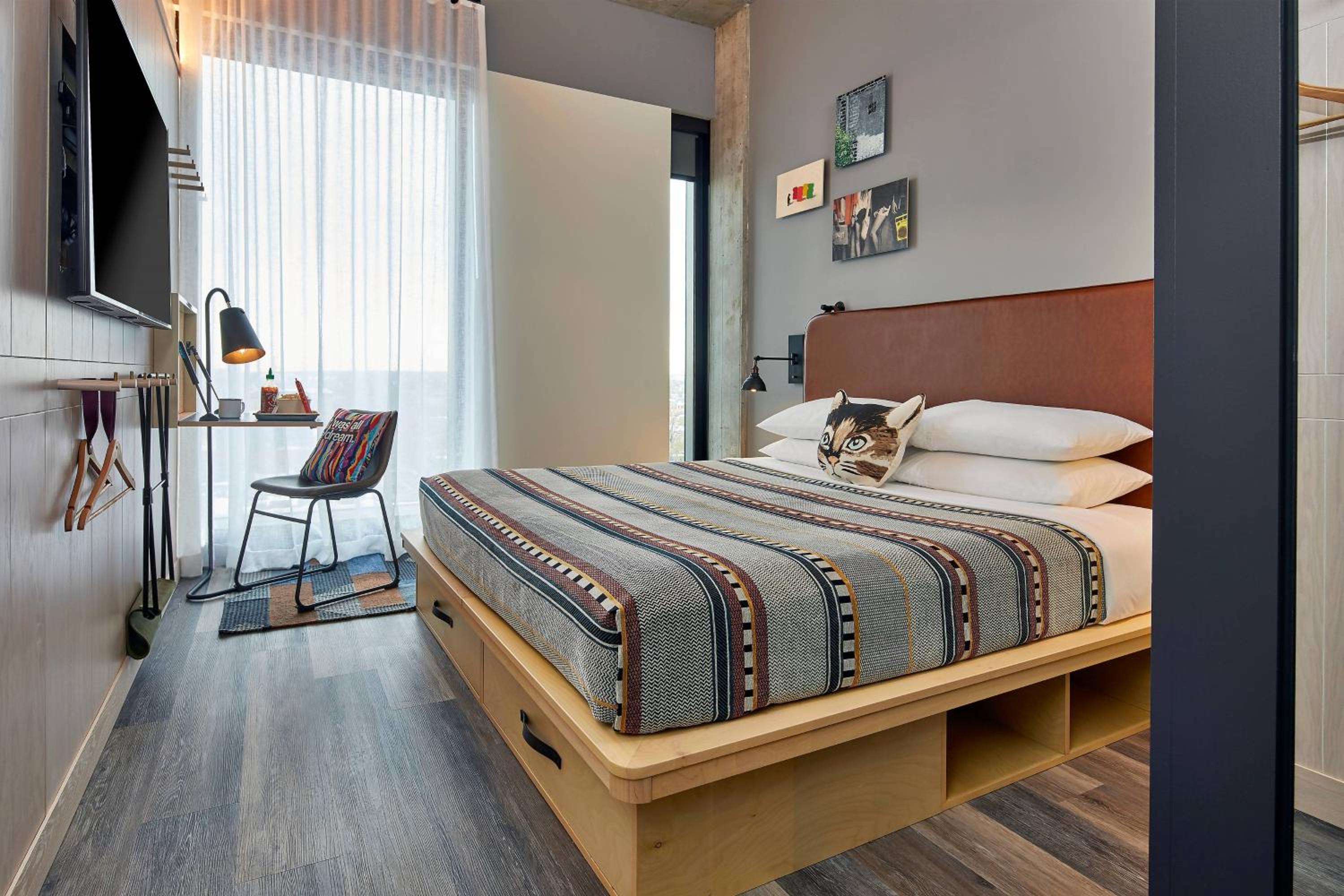 Guest Room, 1 King - Photo 7