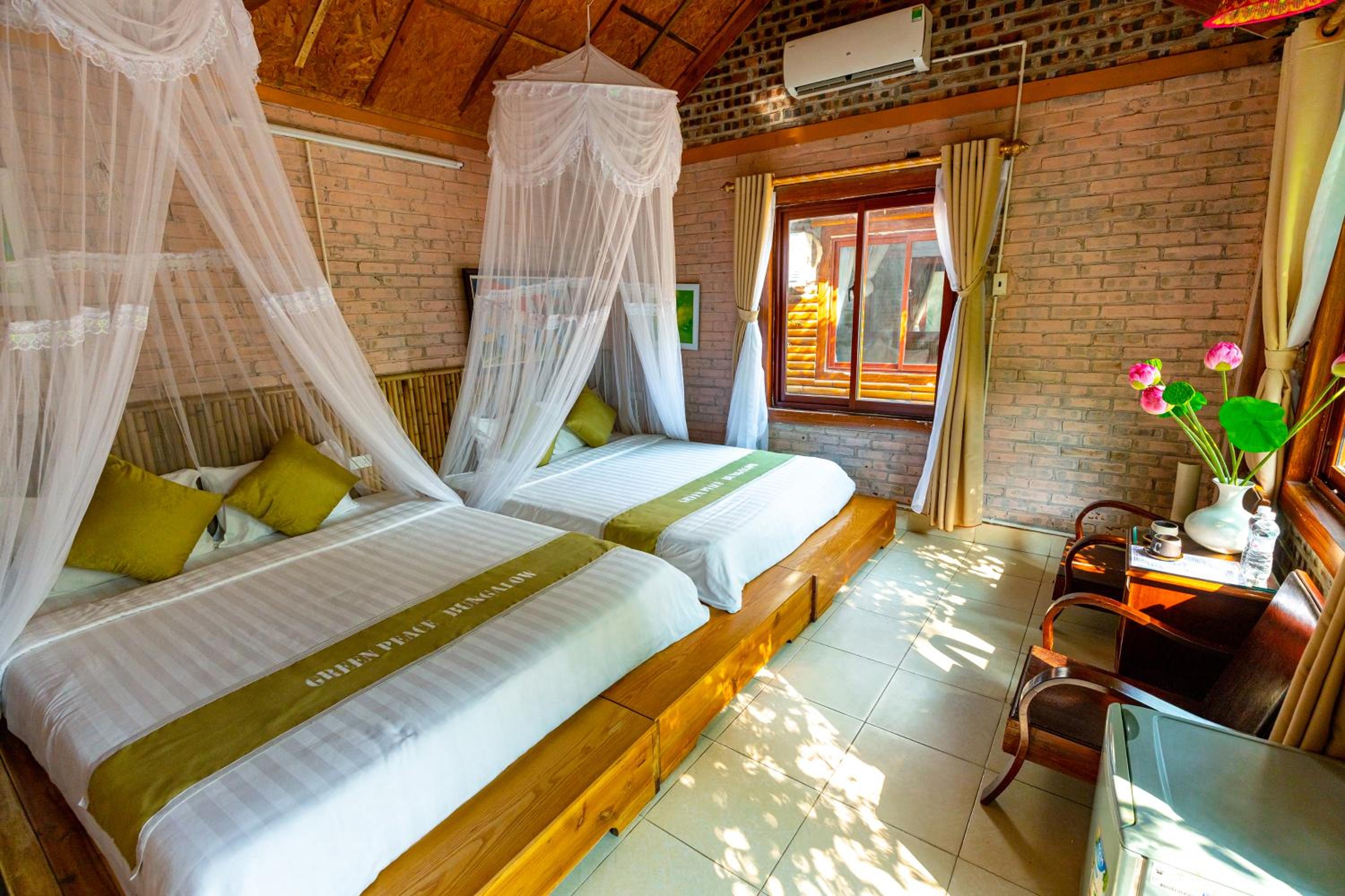 Twin Room with Pool View photo 1