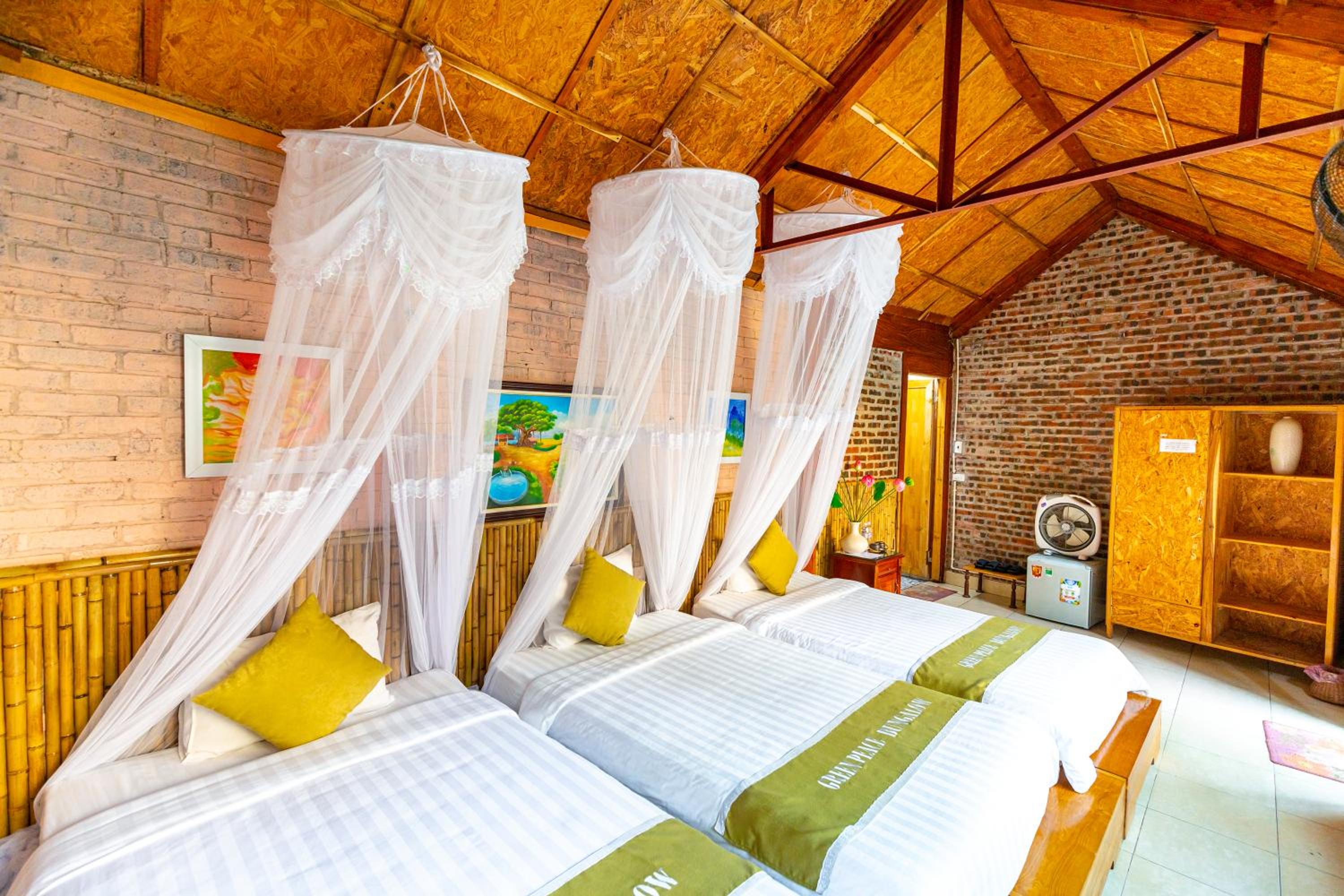 Twin Room with Pool View photo 2