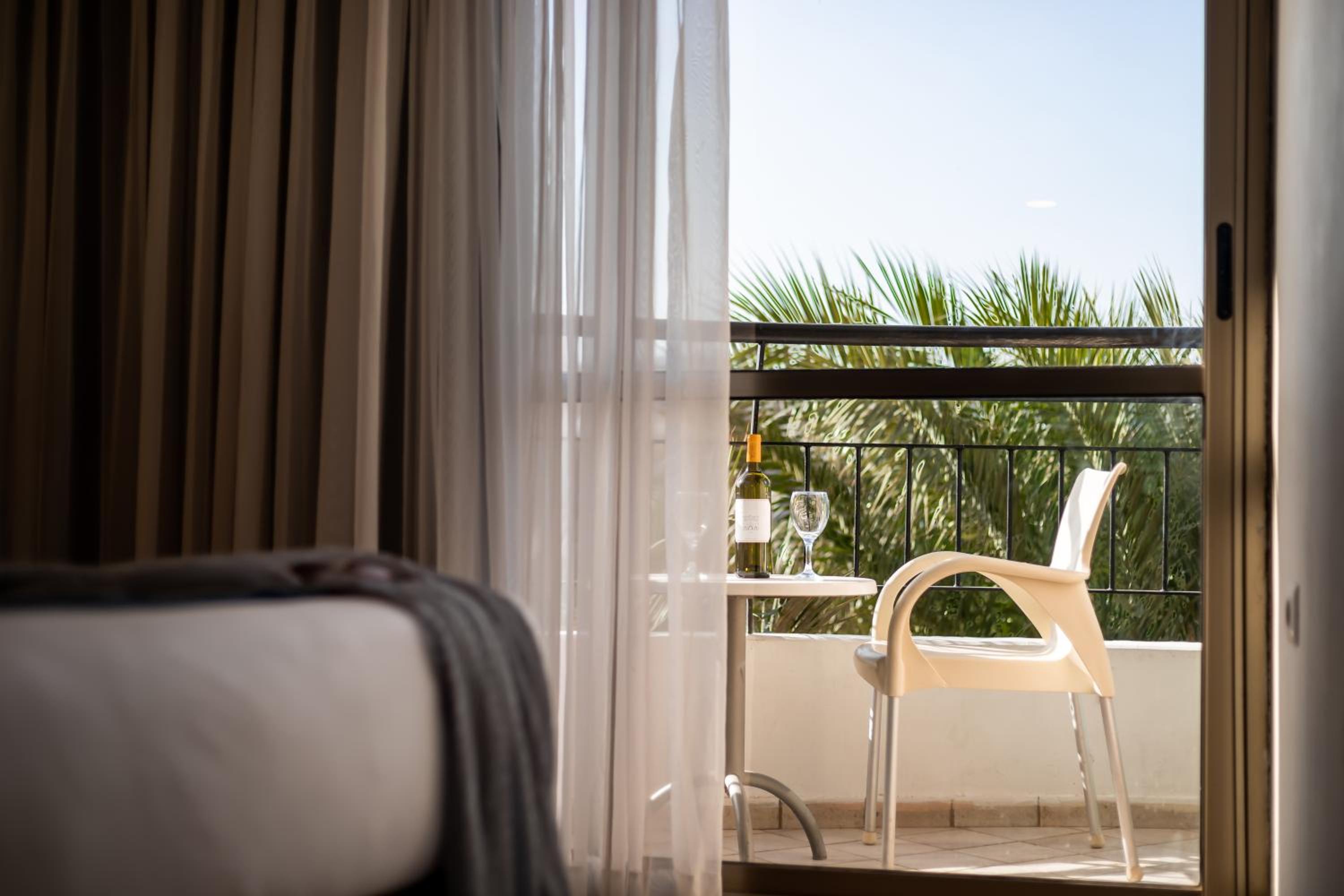 Classic Double or Twin Room with Balcony - Photo 6