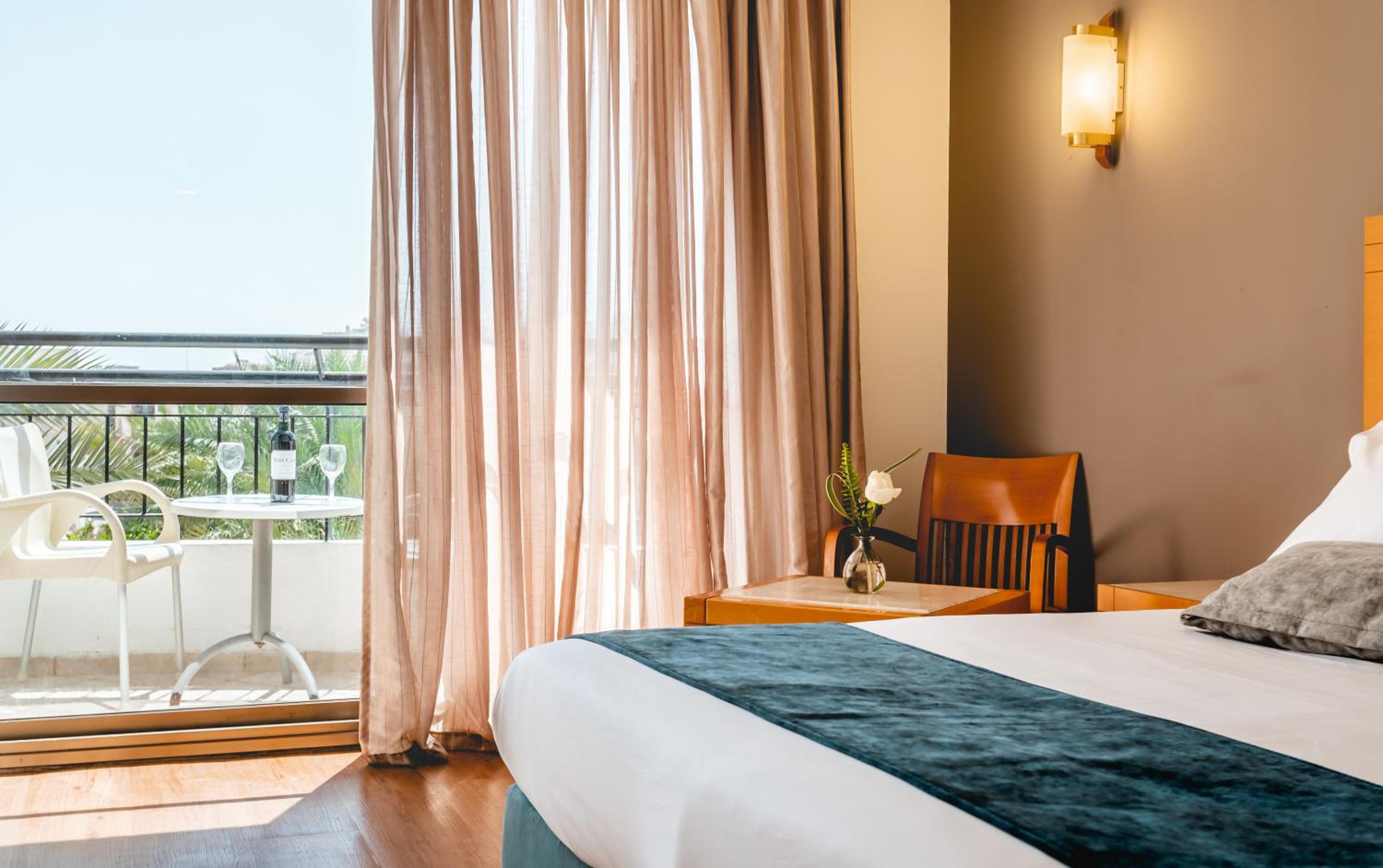 Classic Double or Twin Room with Balcony - Photo 5