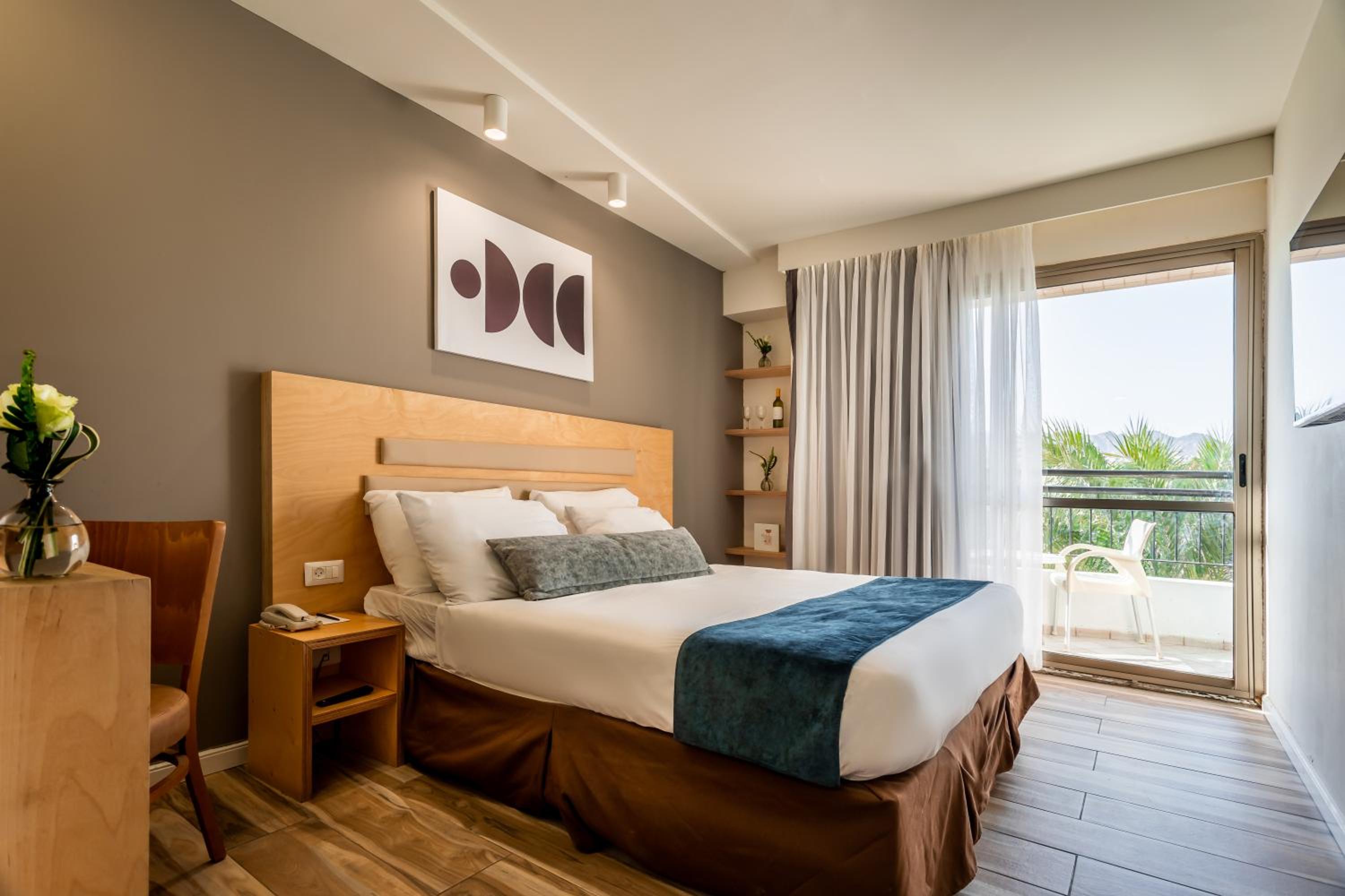 Classic Double or Twin Room with Balcony - Photo 3