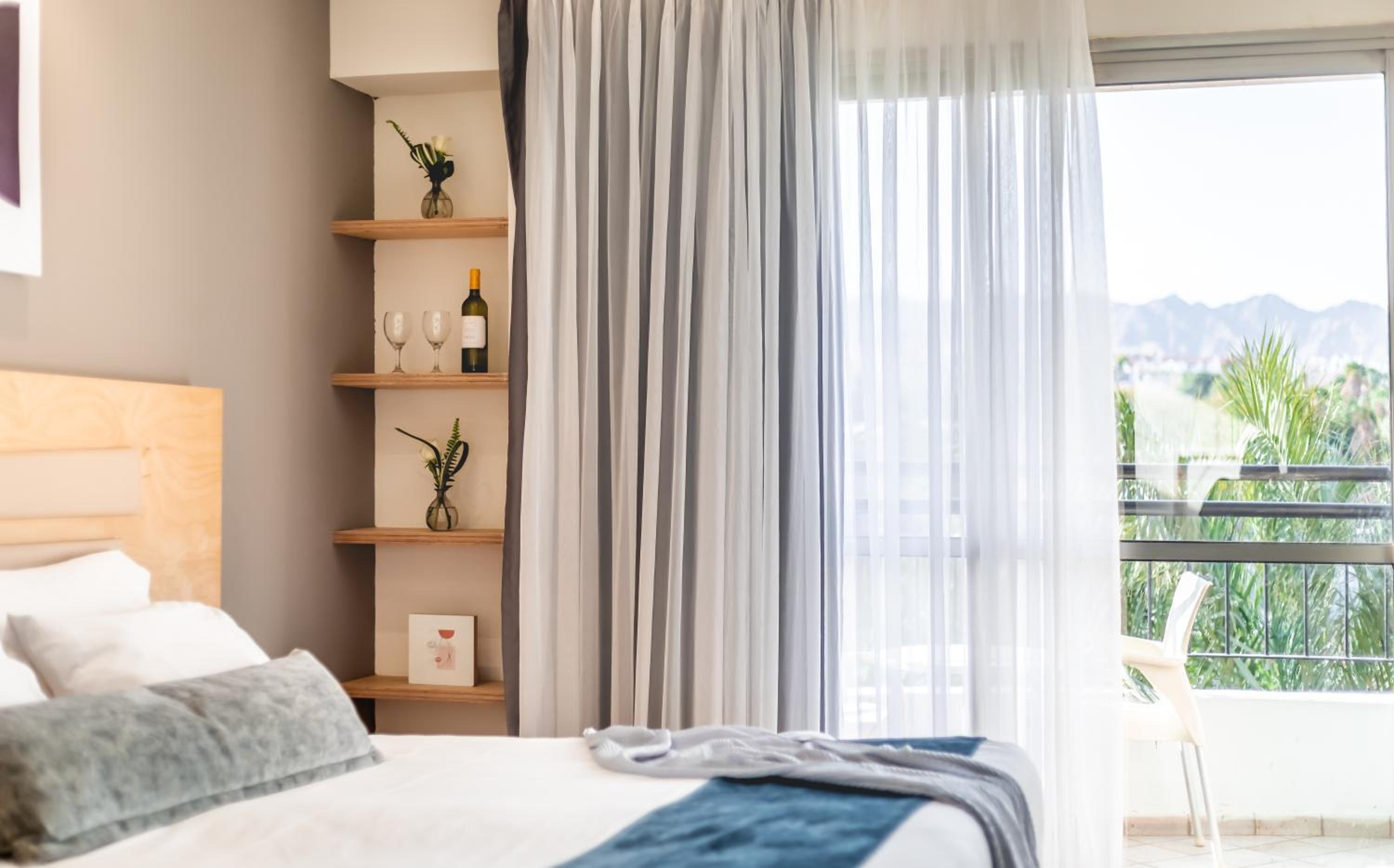 Classic Double or Twin Room with Balcony - Photo 4