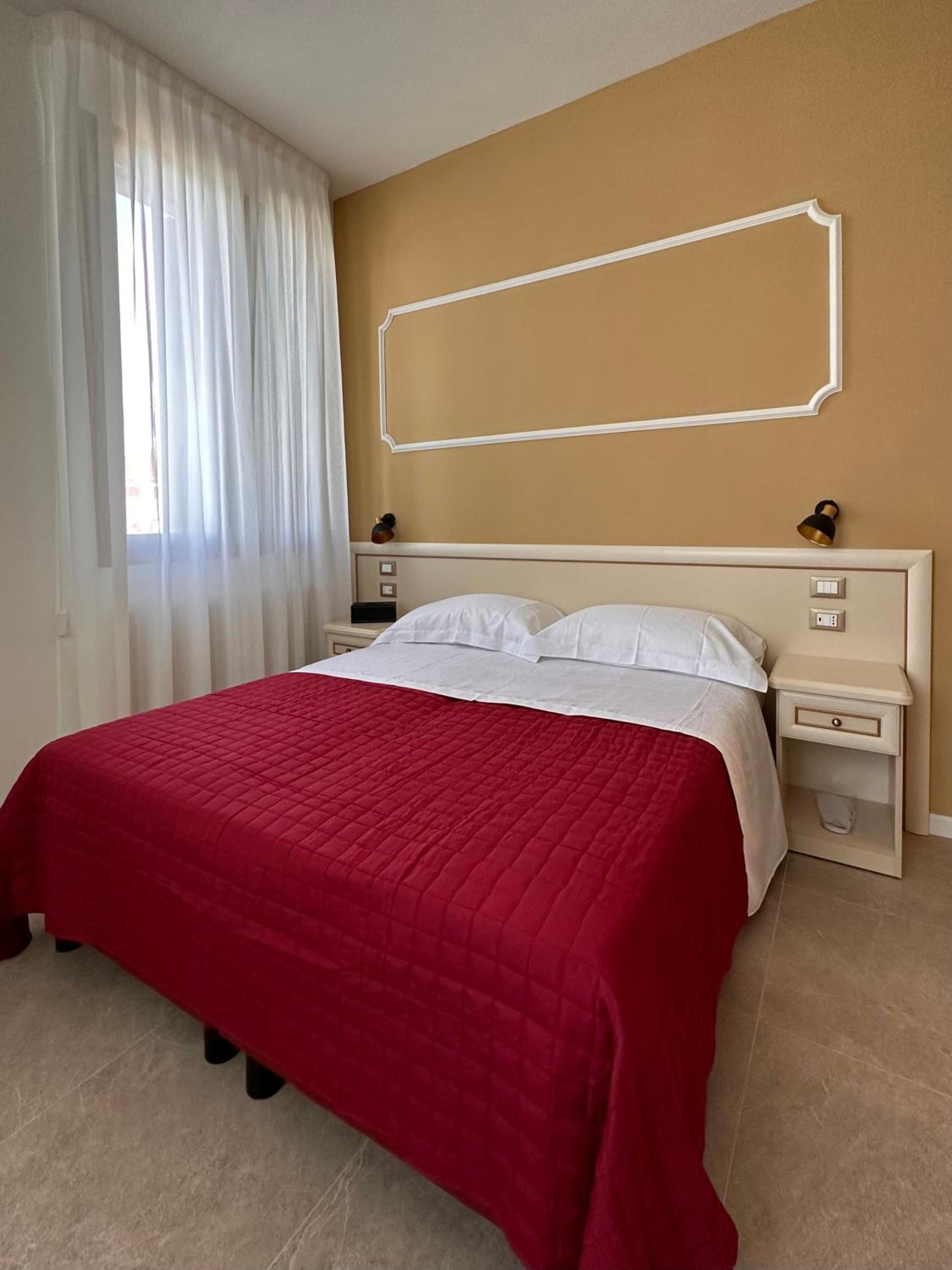 Deluxe Double or Twin Room with Sea View photo 1