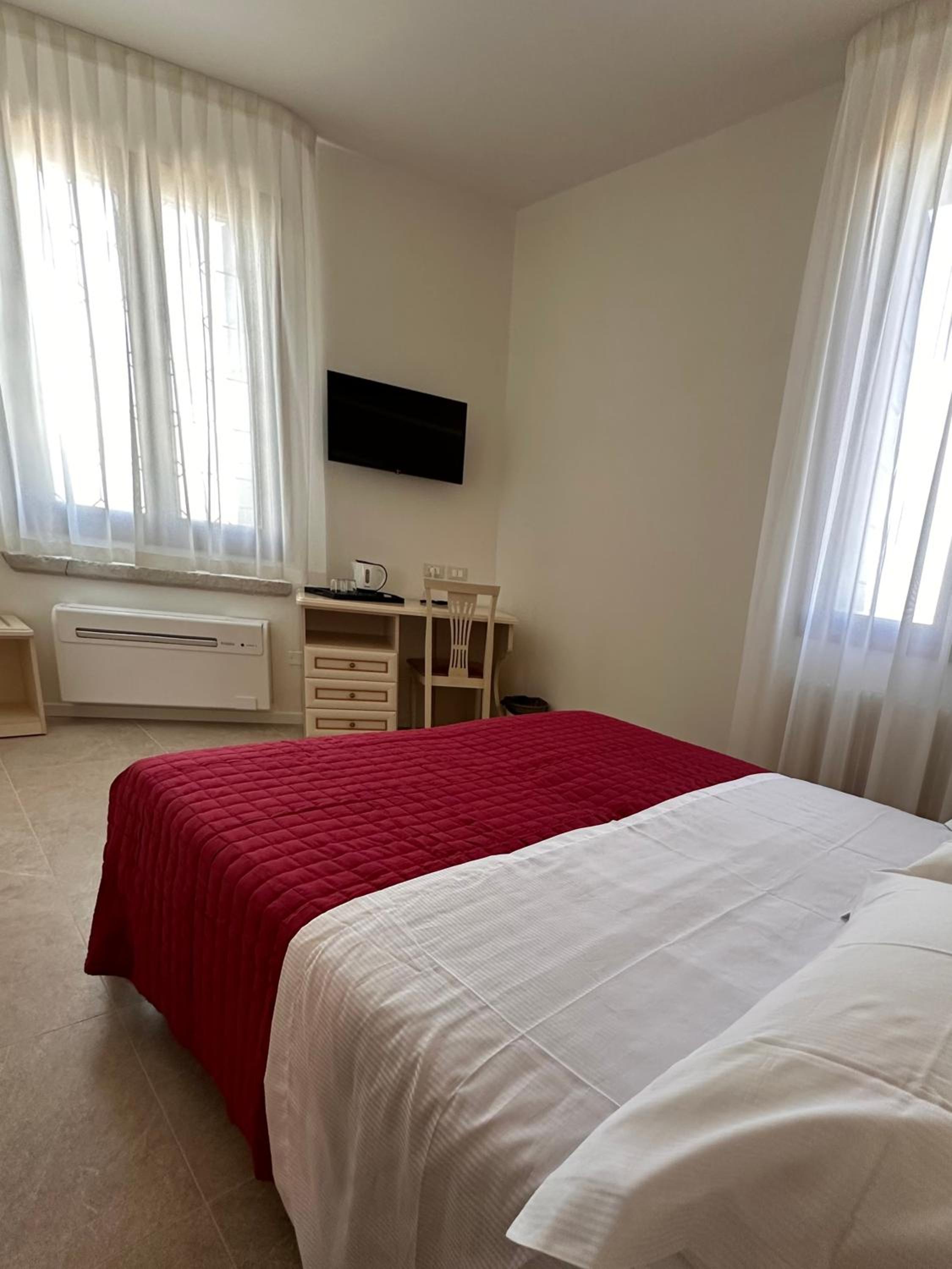 Deluxe Double or Twin Room with Sea View photo 3