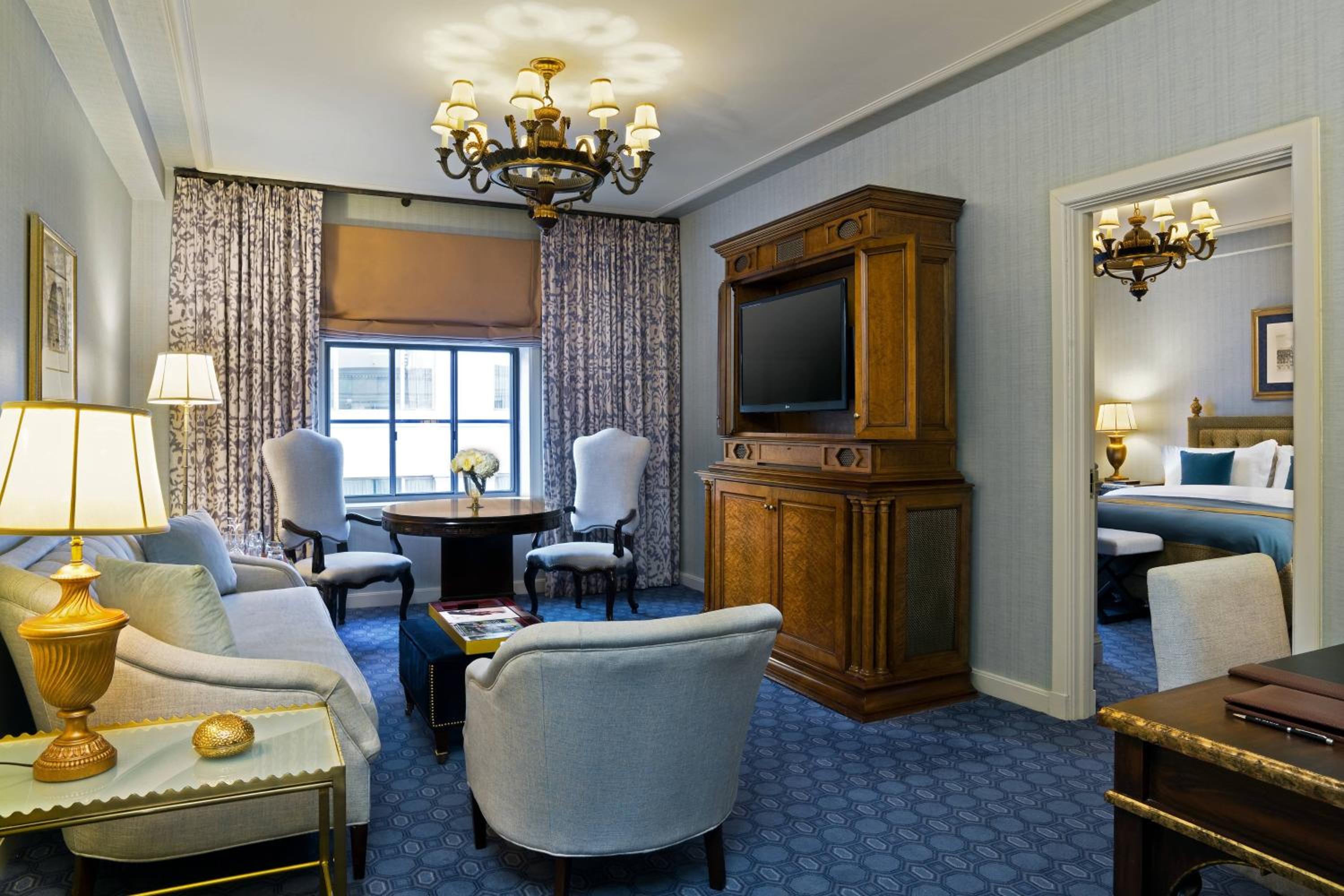 Caroline Astor Suite, Suite, 1 King - Photo 3