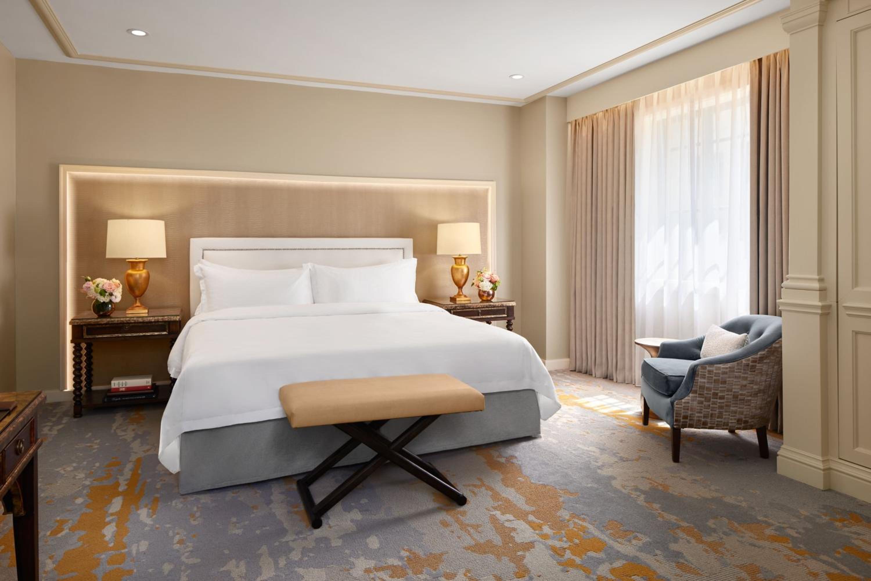 Caroline Astor Suite, Suite, 1 King - Photo 6